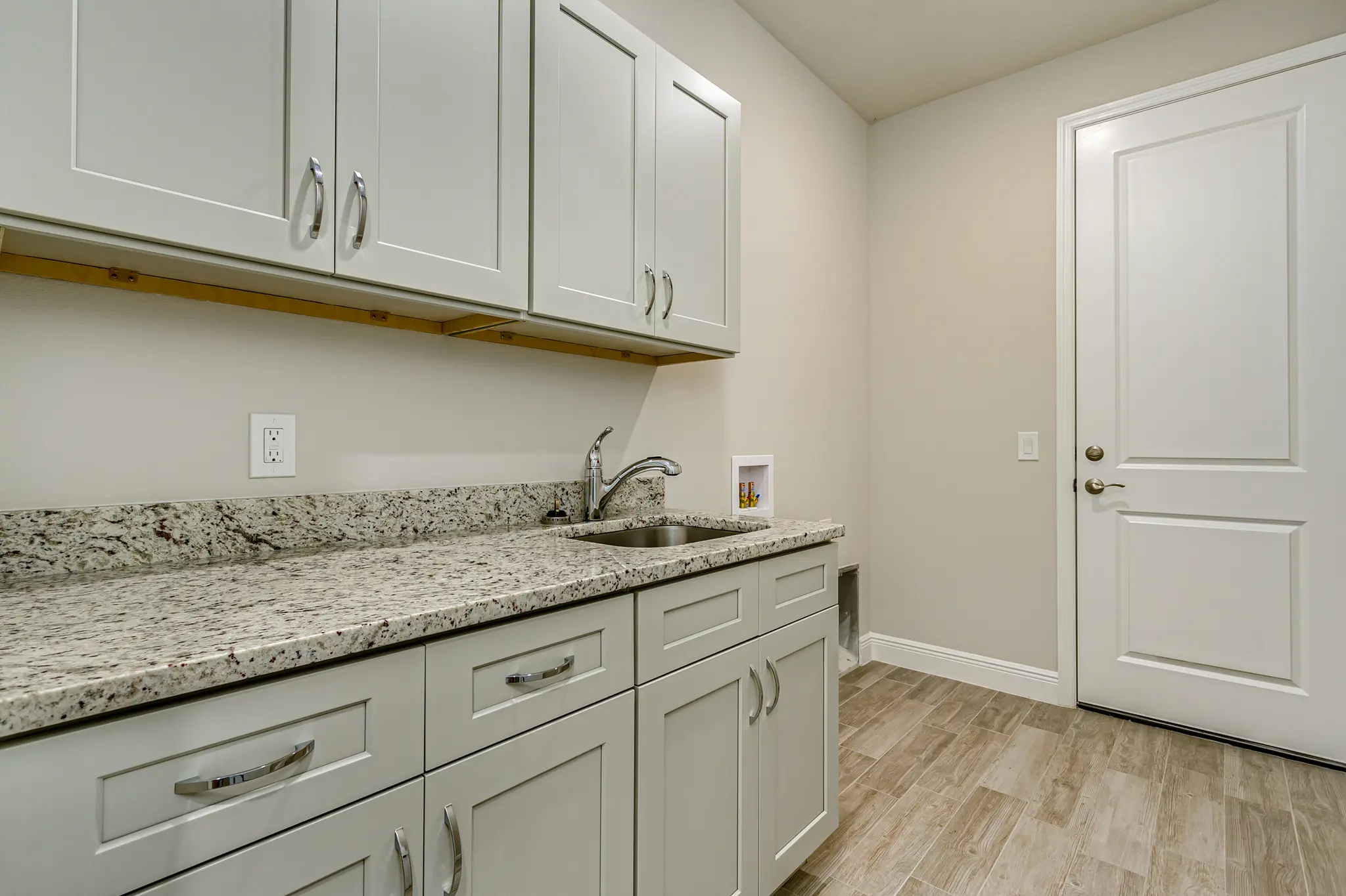 Kaia - Interior Photo 17