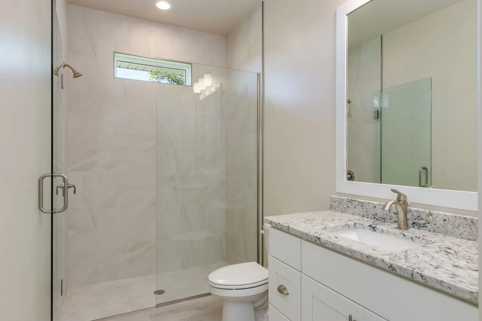 Arlington - Interior Photo 8