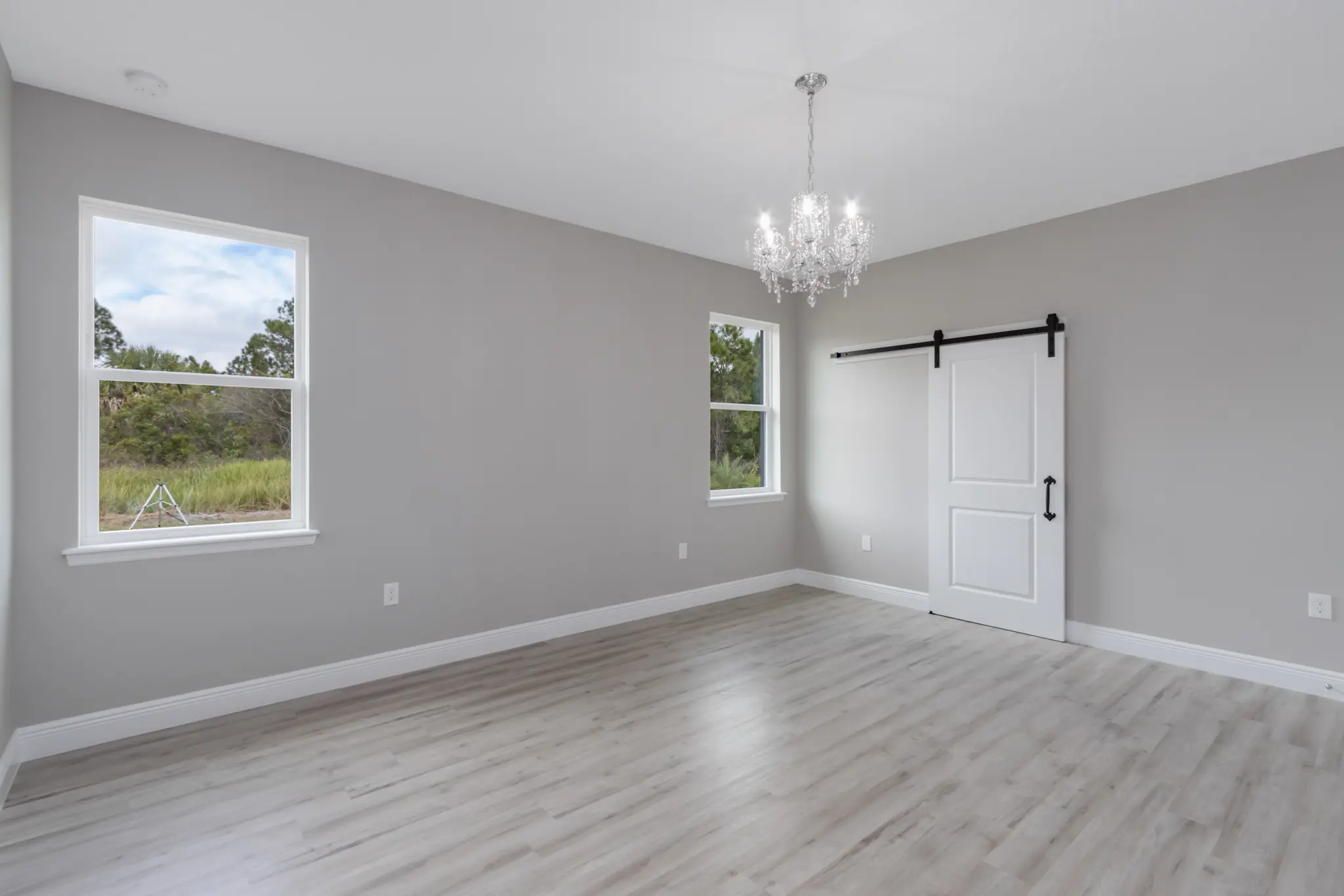 Lorraine - Interior Photo 11