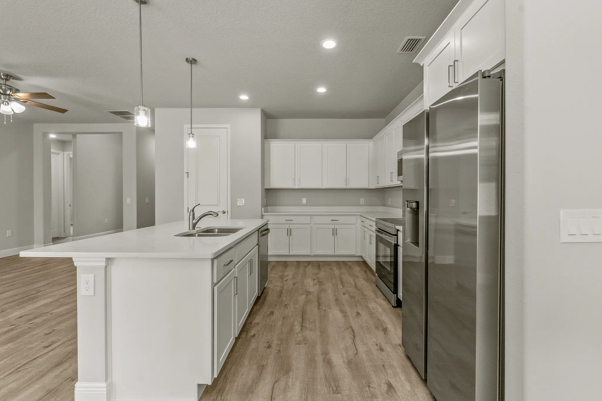 Lorraine - Interior Photo 9