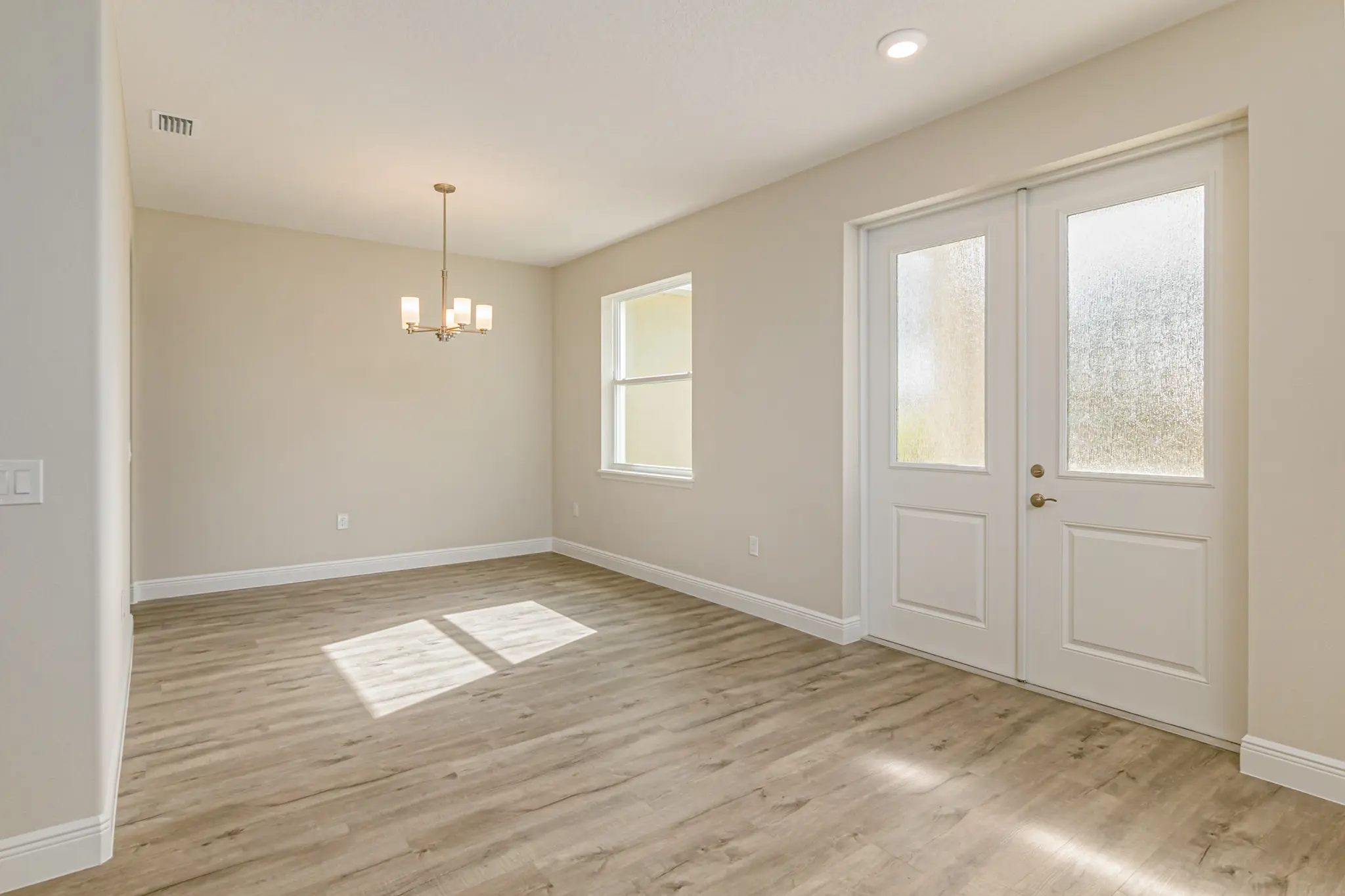 Batavia Three Car - Interior Photo 13