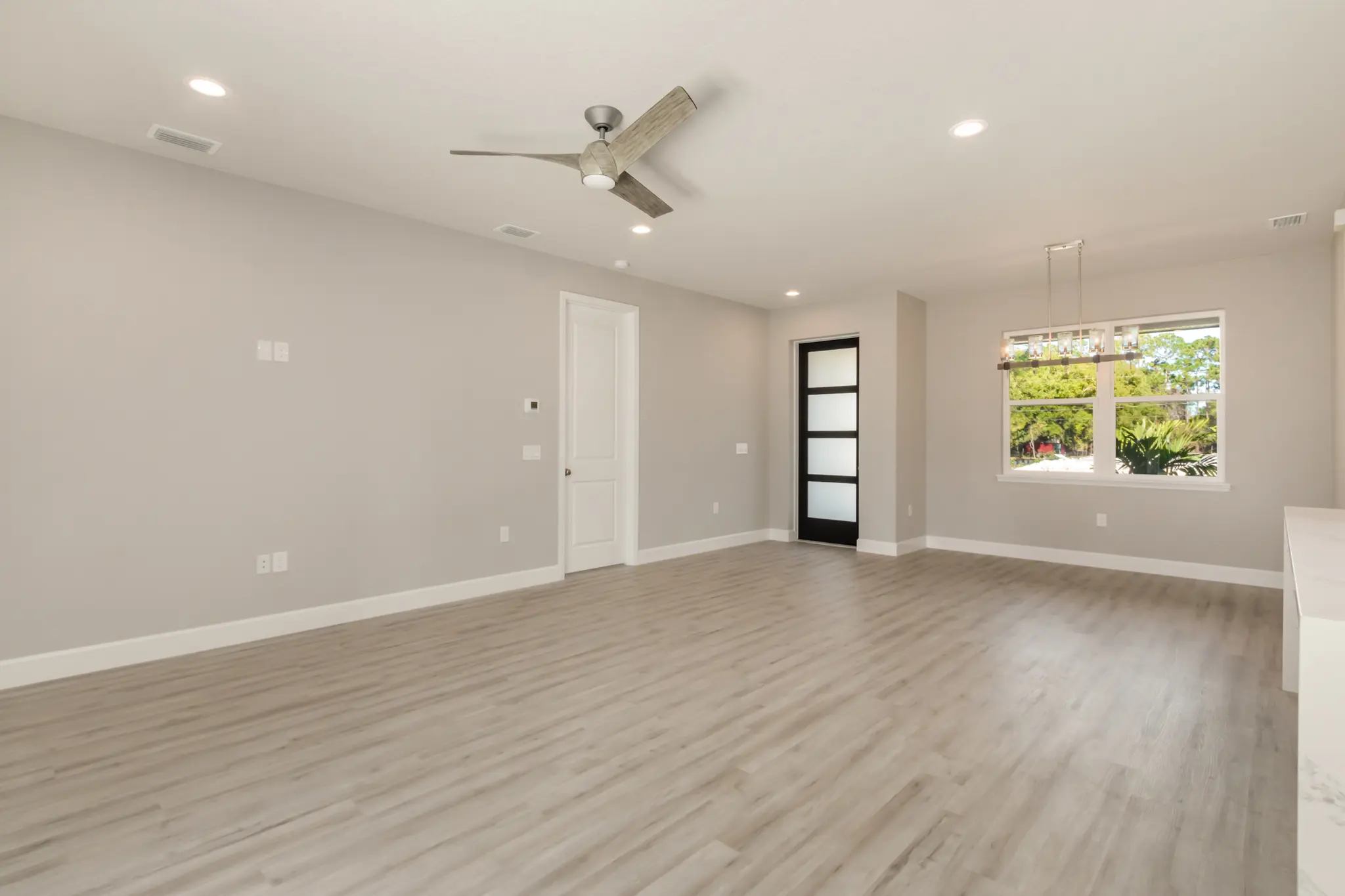 Gracie - Interior Photo 21