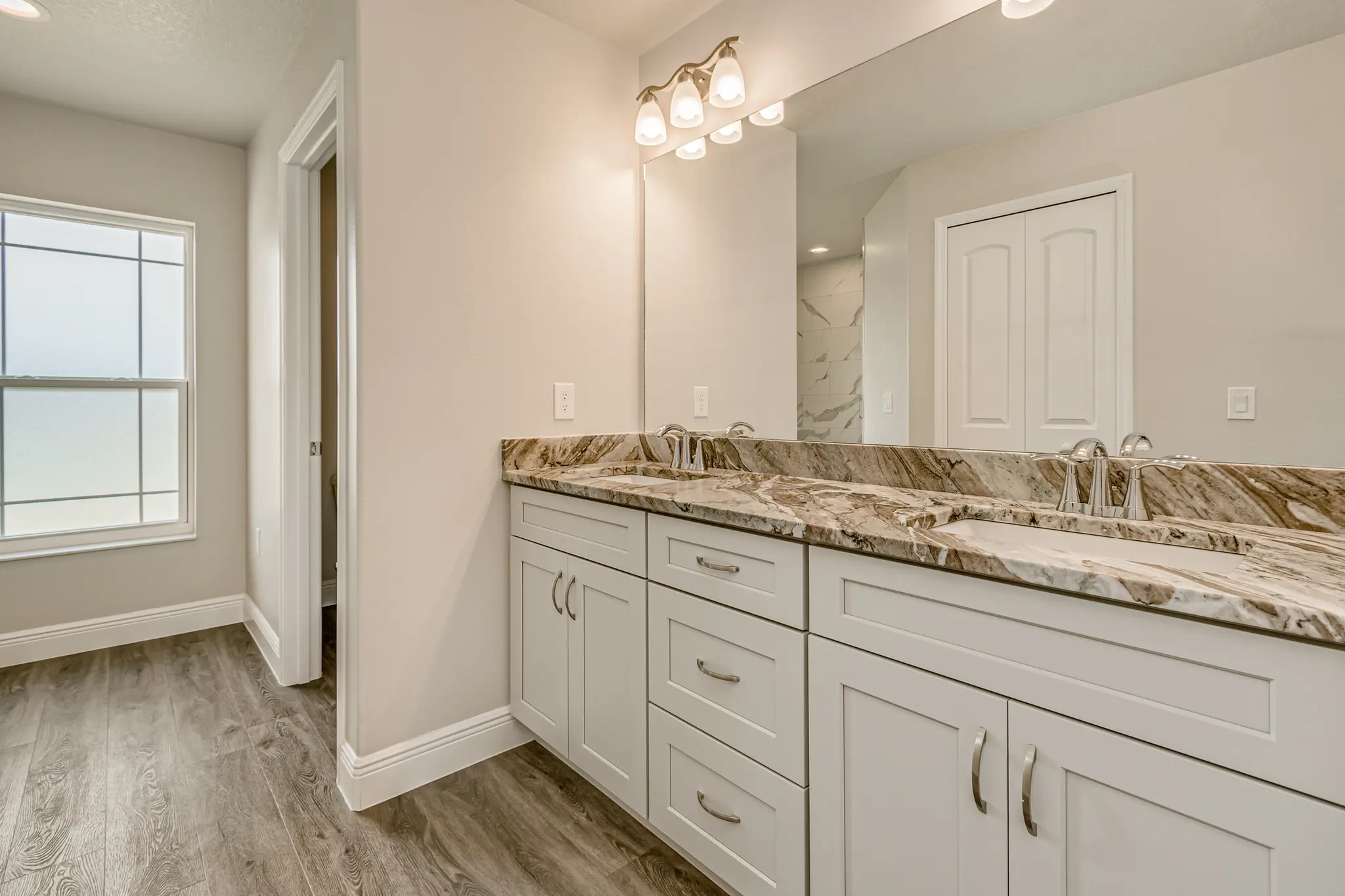 Gracie - Interior Photo 17