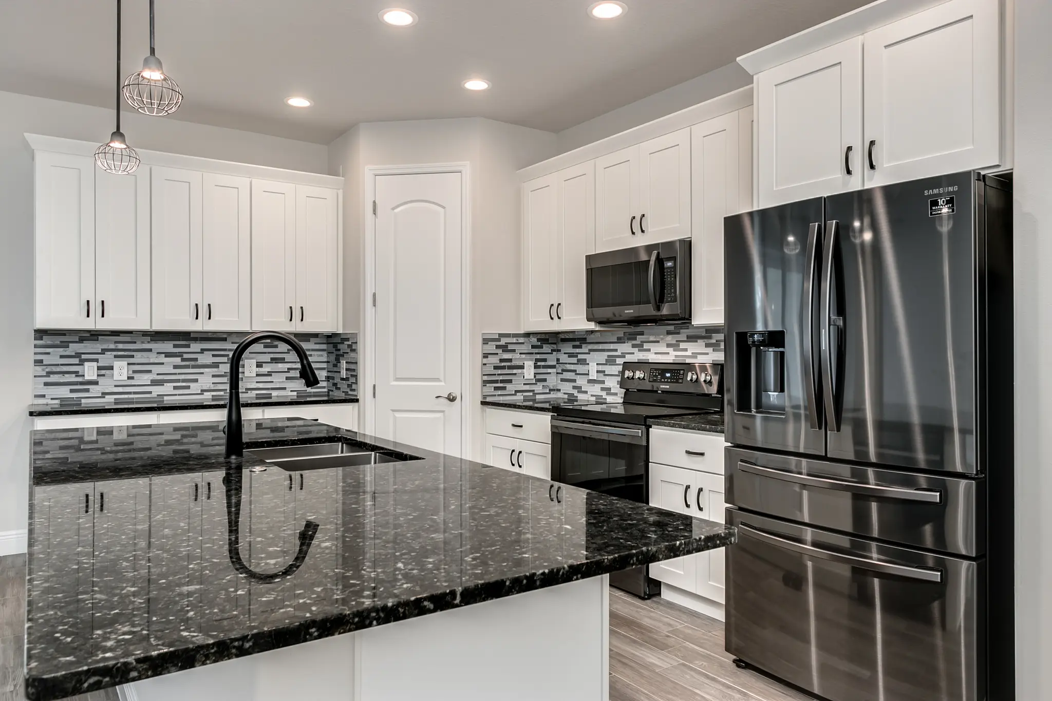 Lorraine - Interior Photo 7