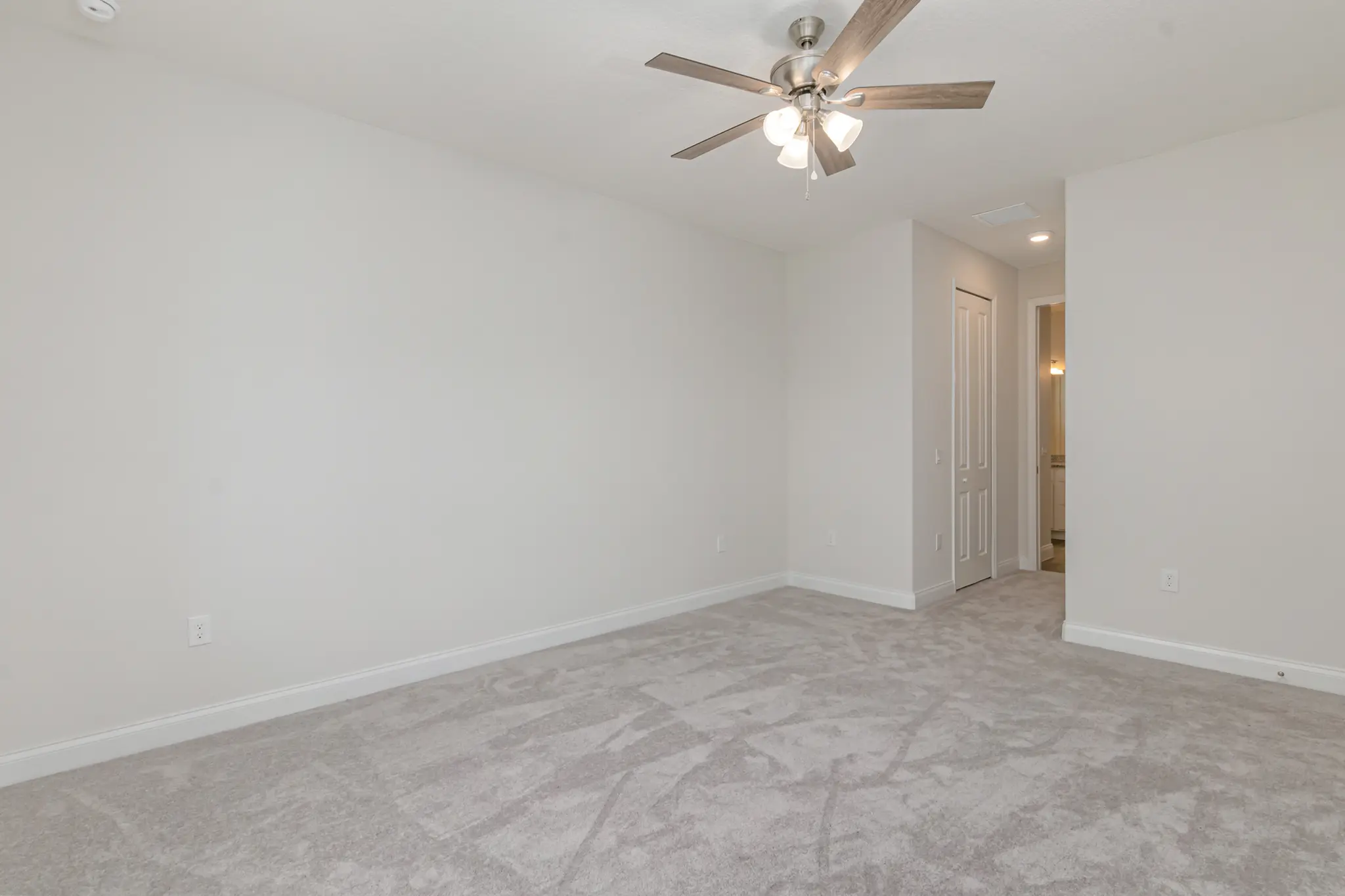 Savoy - Interior Photo 23