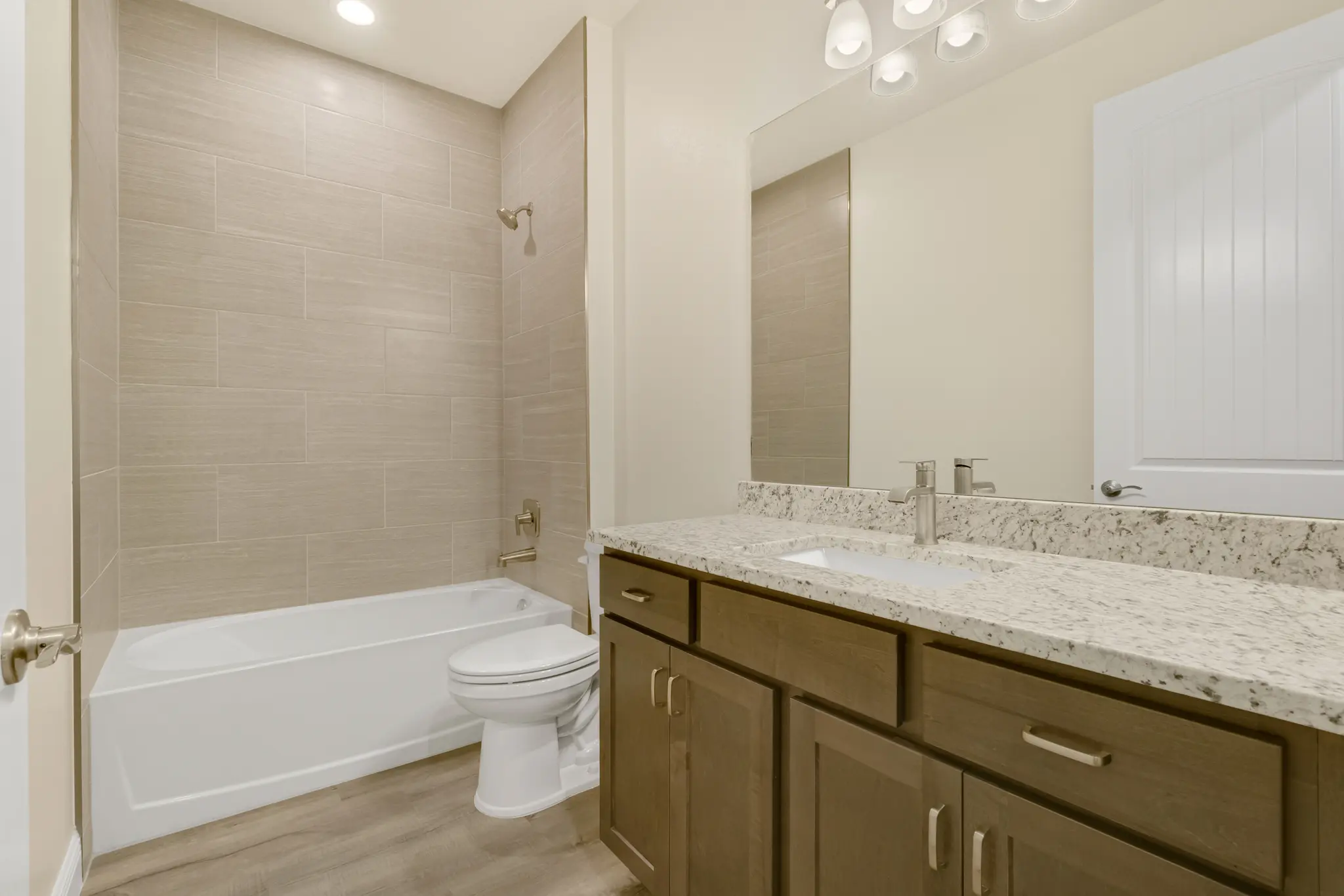 Gracie - Interior Photo 12