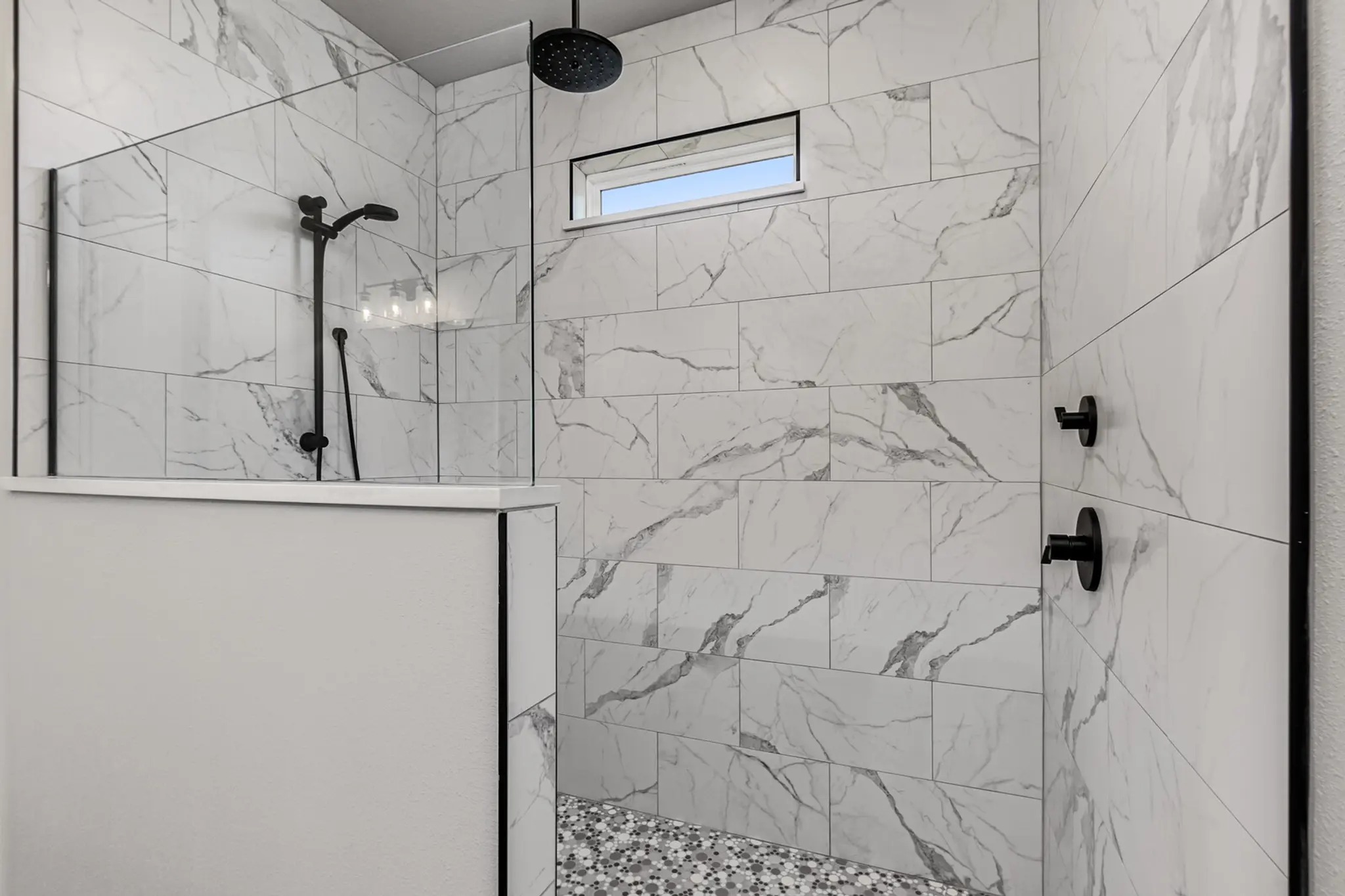 Batavia Two Car - Interior Photo 22