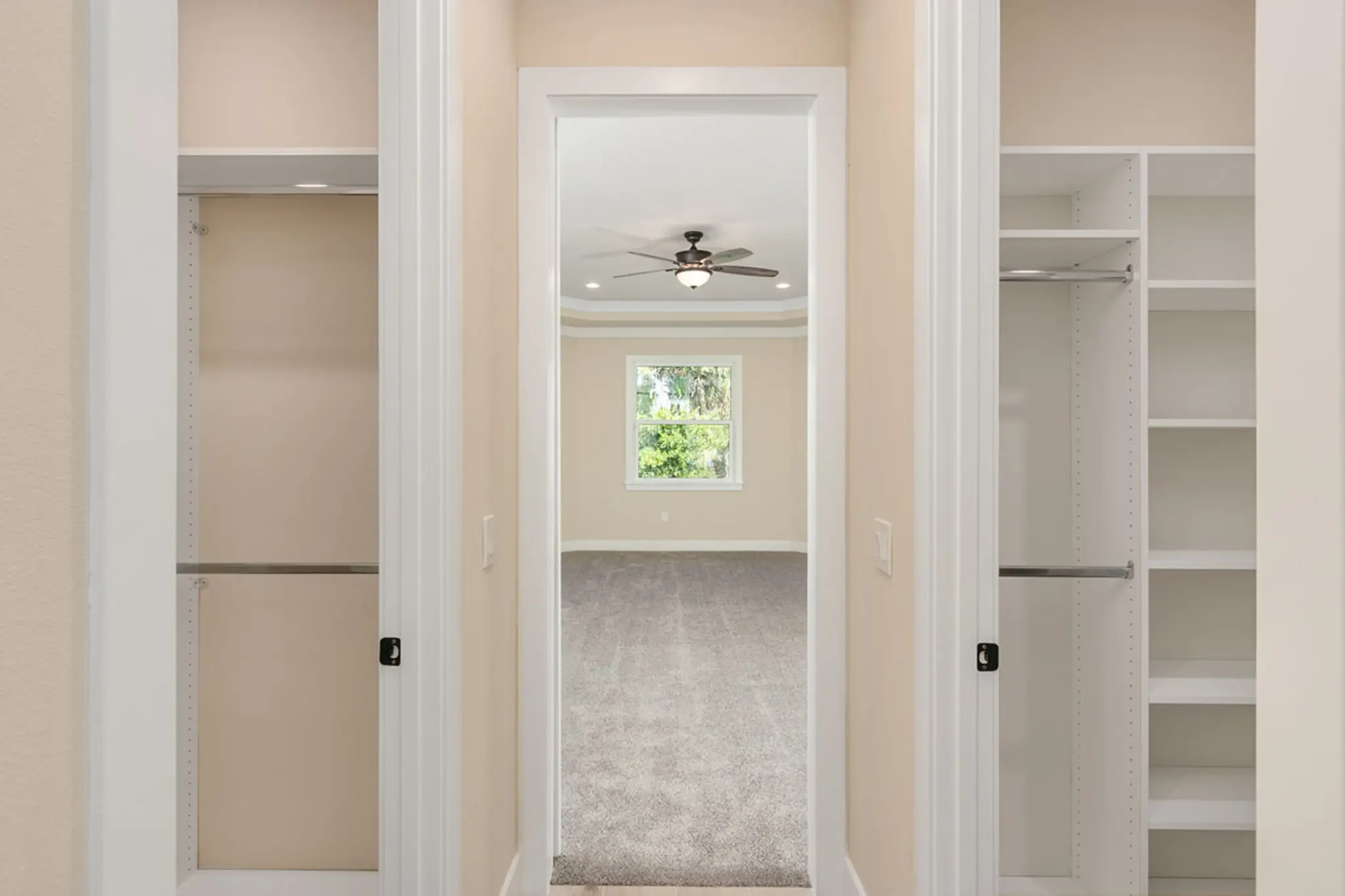 Arlington - Interior Photo 5