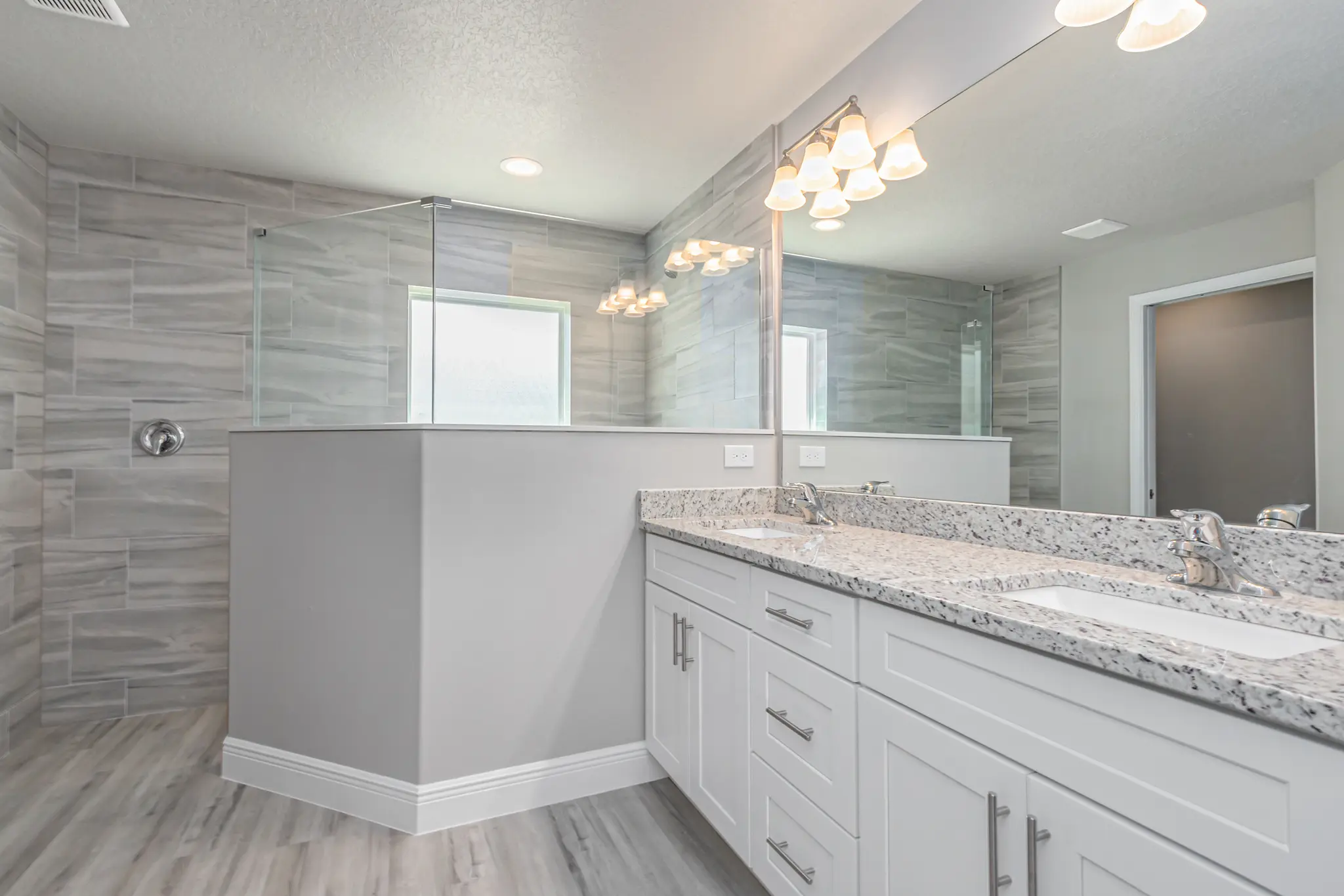 Springfield - Interior Photo 13