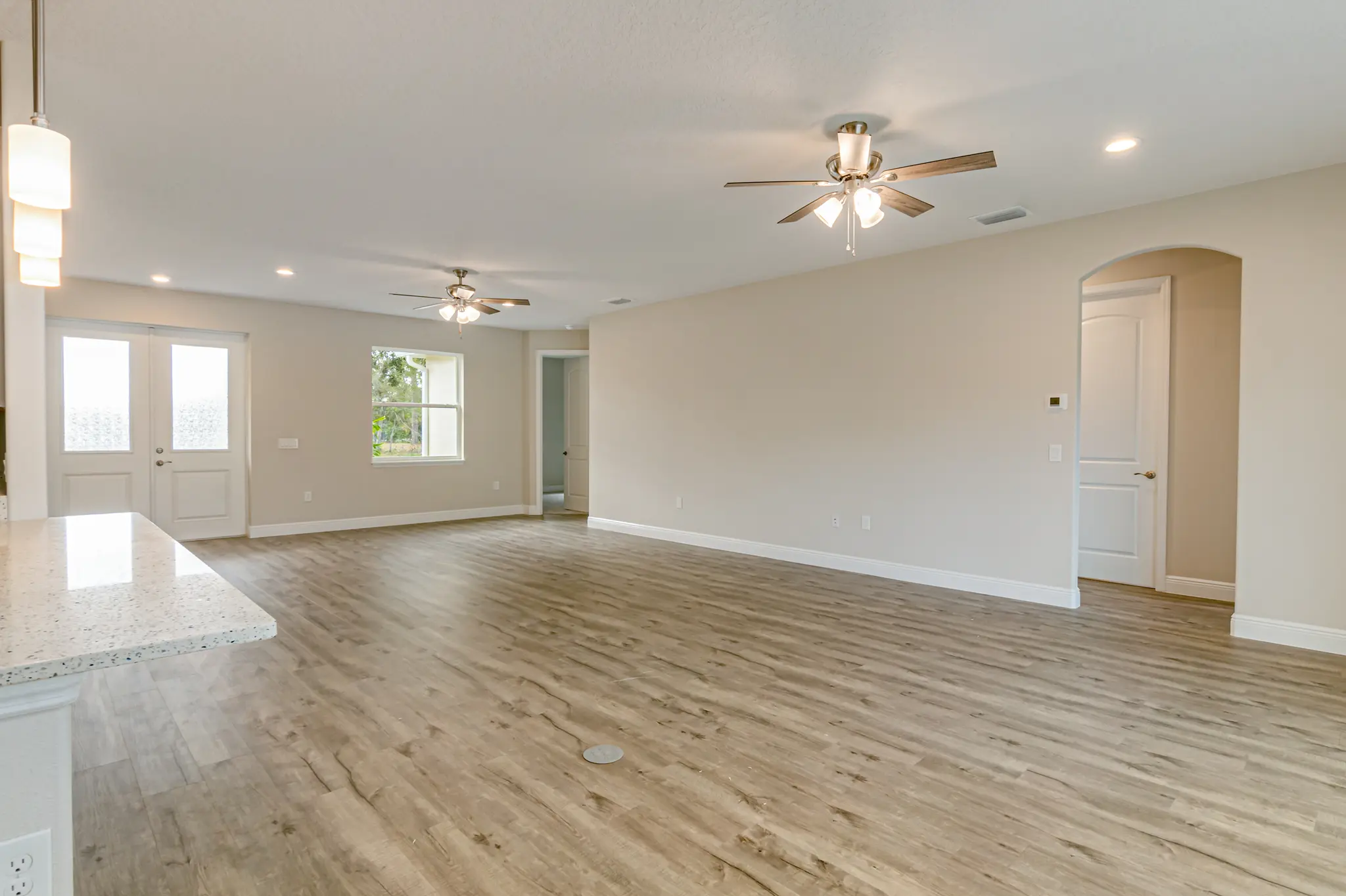 Batavia Three Car - Interior Photo 12