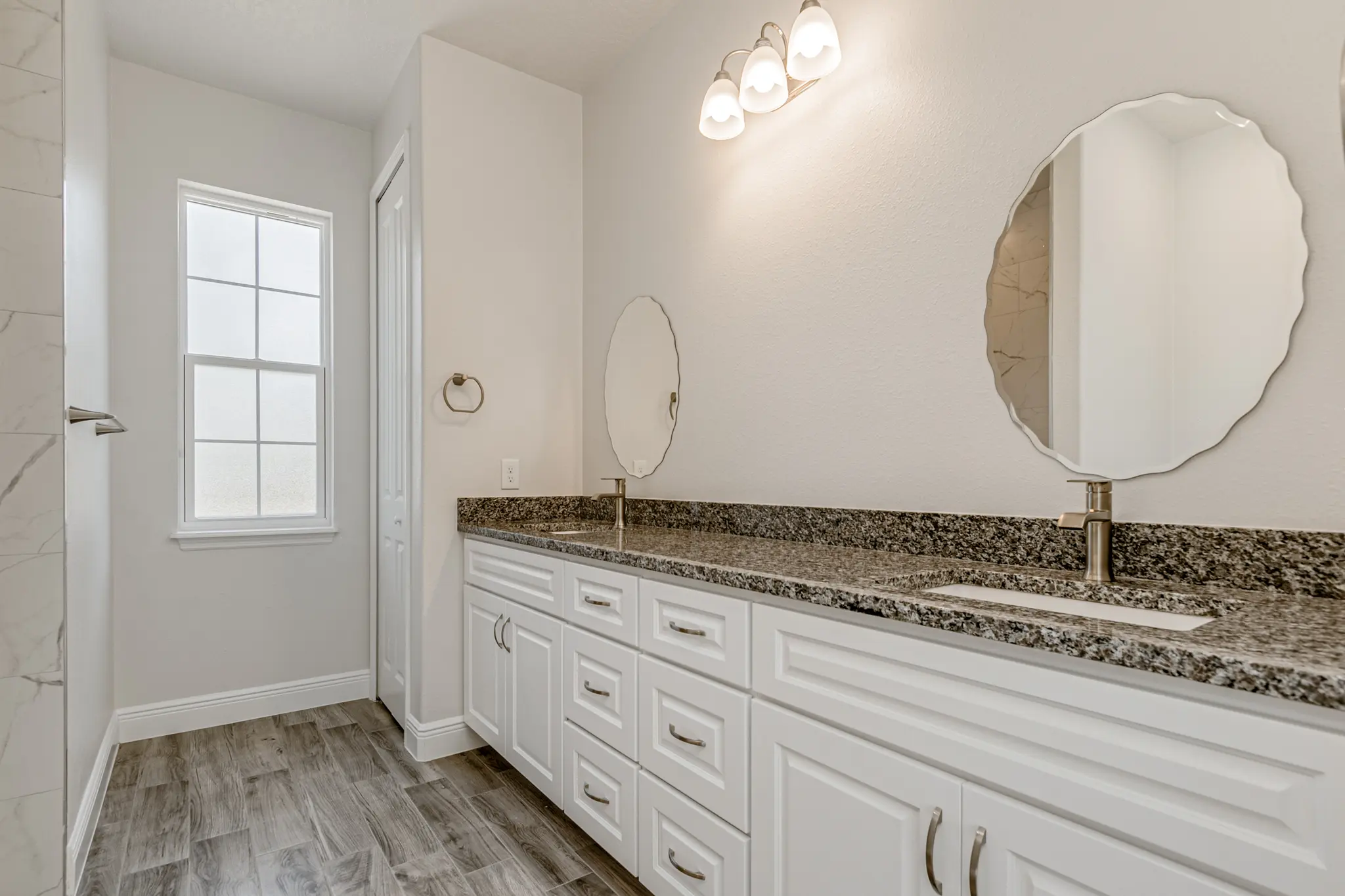 Barrington - Interior Photo 16