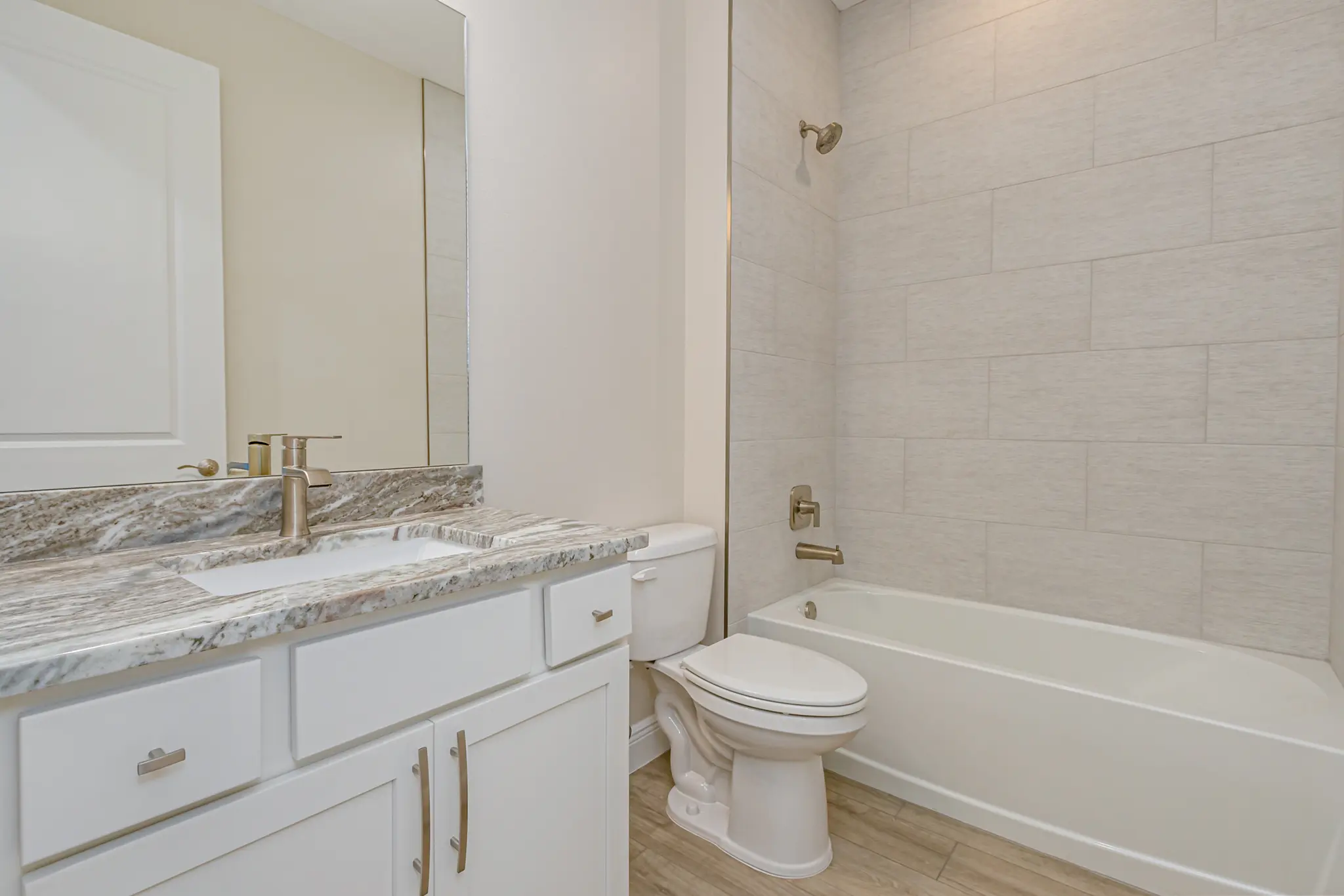 Savoy - Interior Photo 3