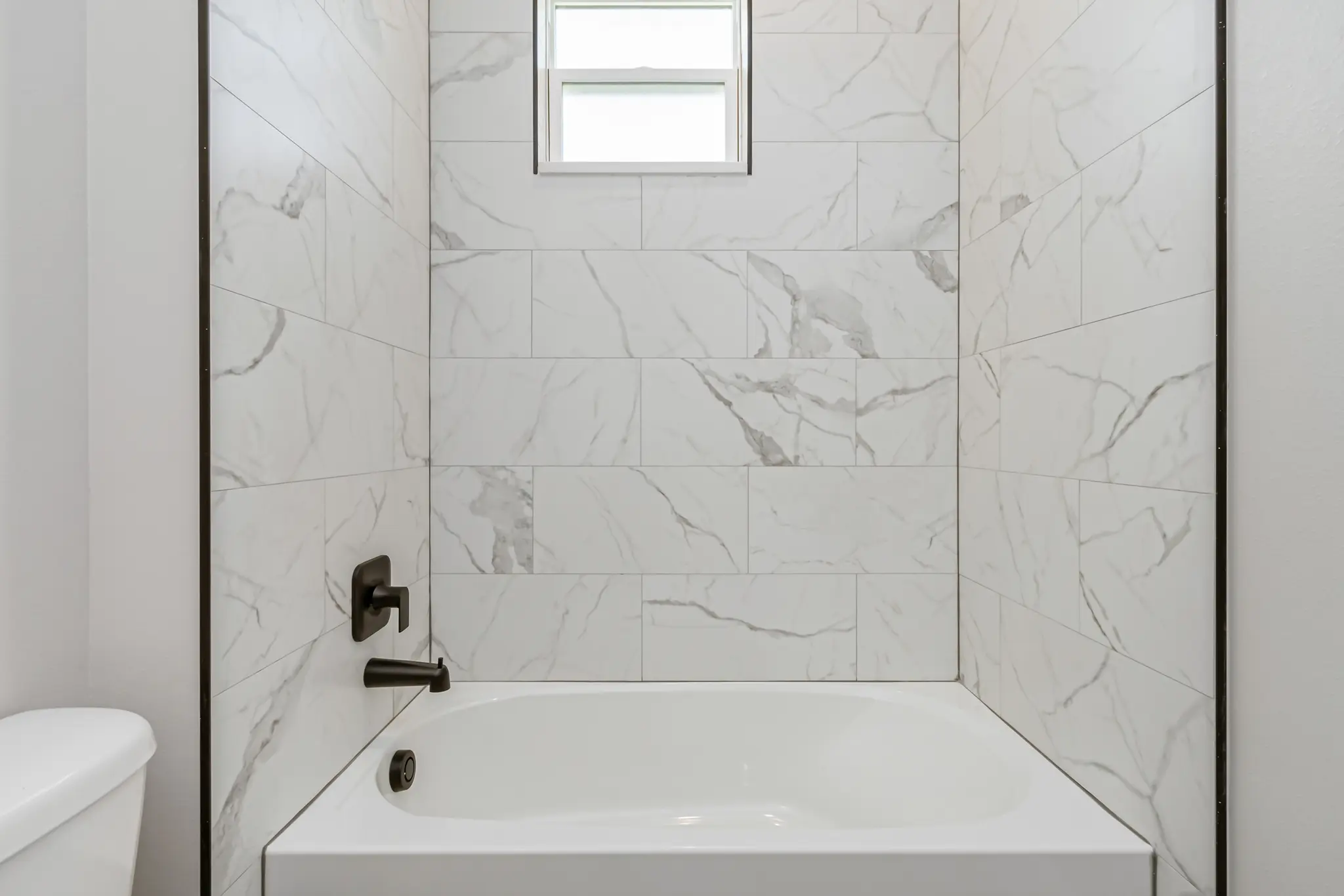 Lillian - Interior Photo 12