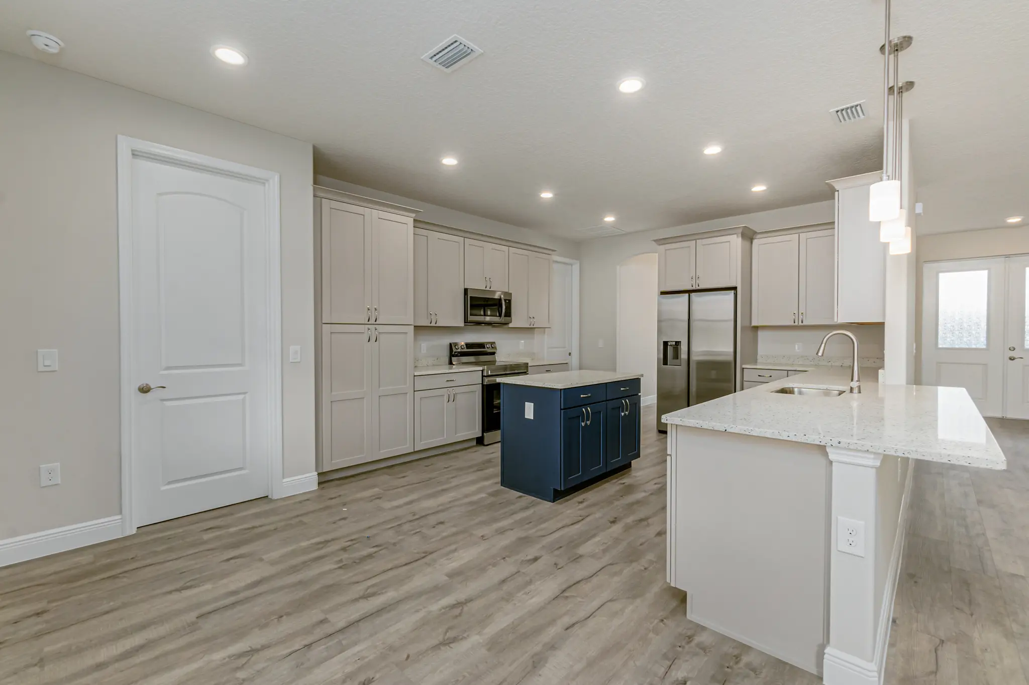 Batavia Three Car - Interior Photo 11