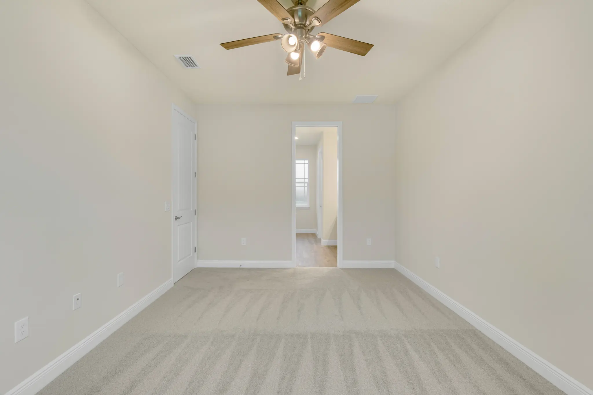 Gracie - Interior Photo 13