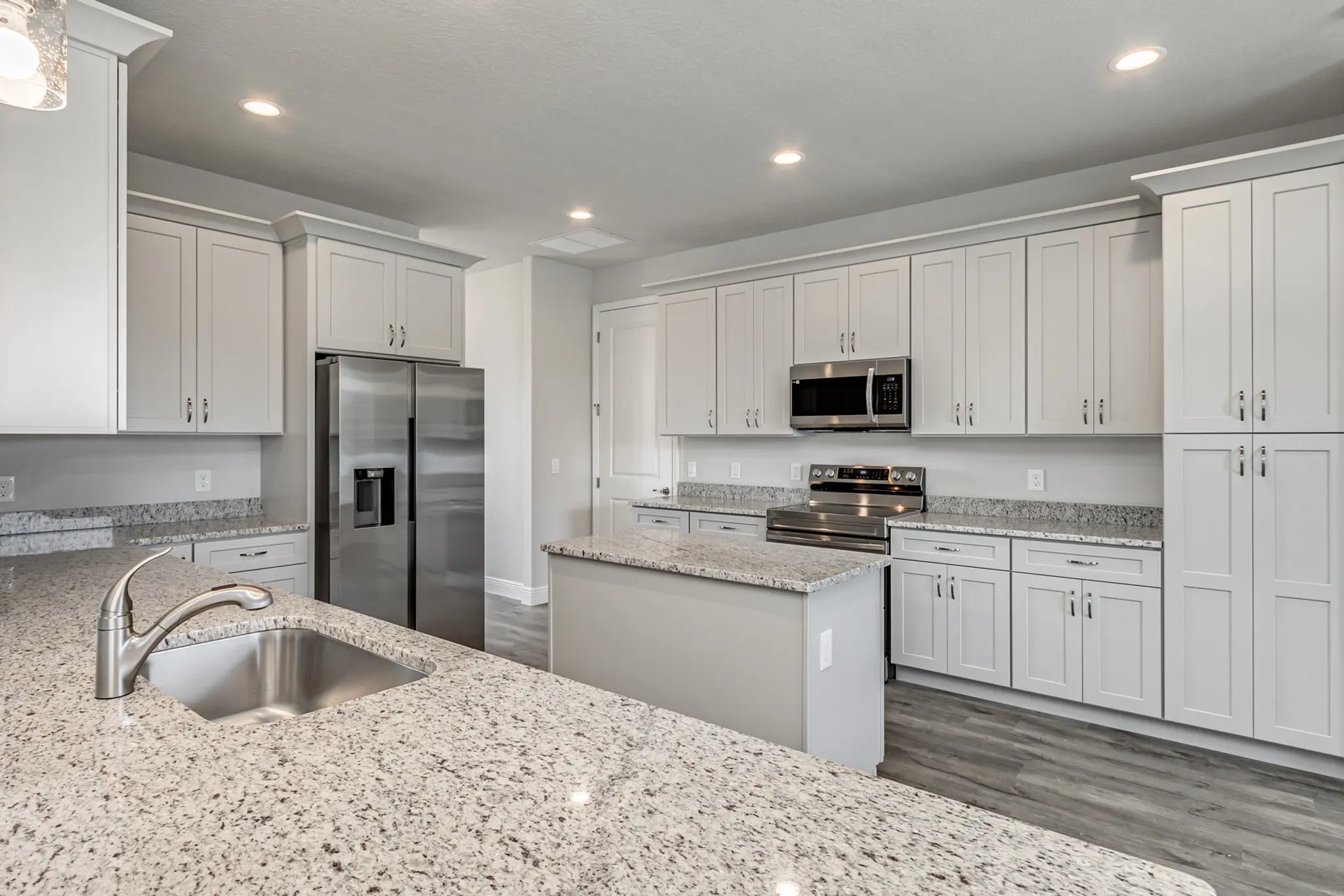 Batavia Three Car - Interior Photo 9