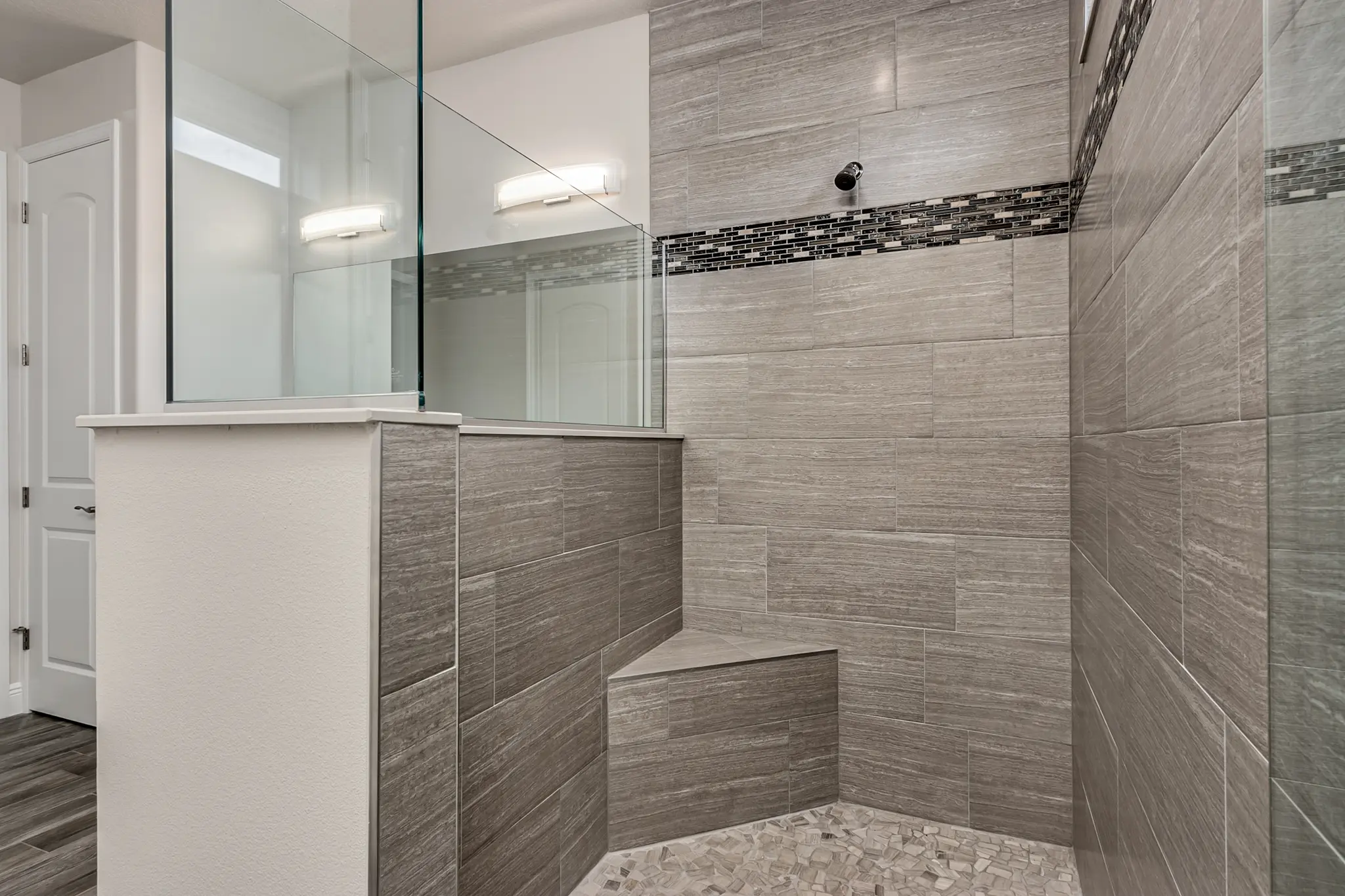 Lorraine - Interior Photo 3