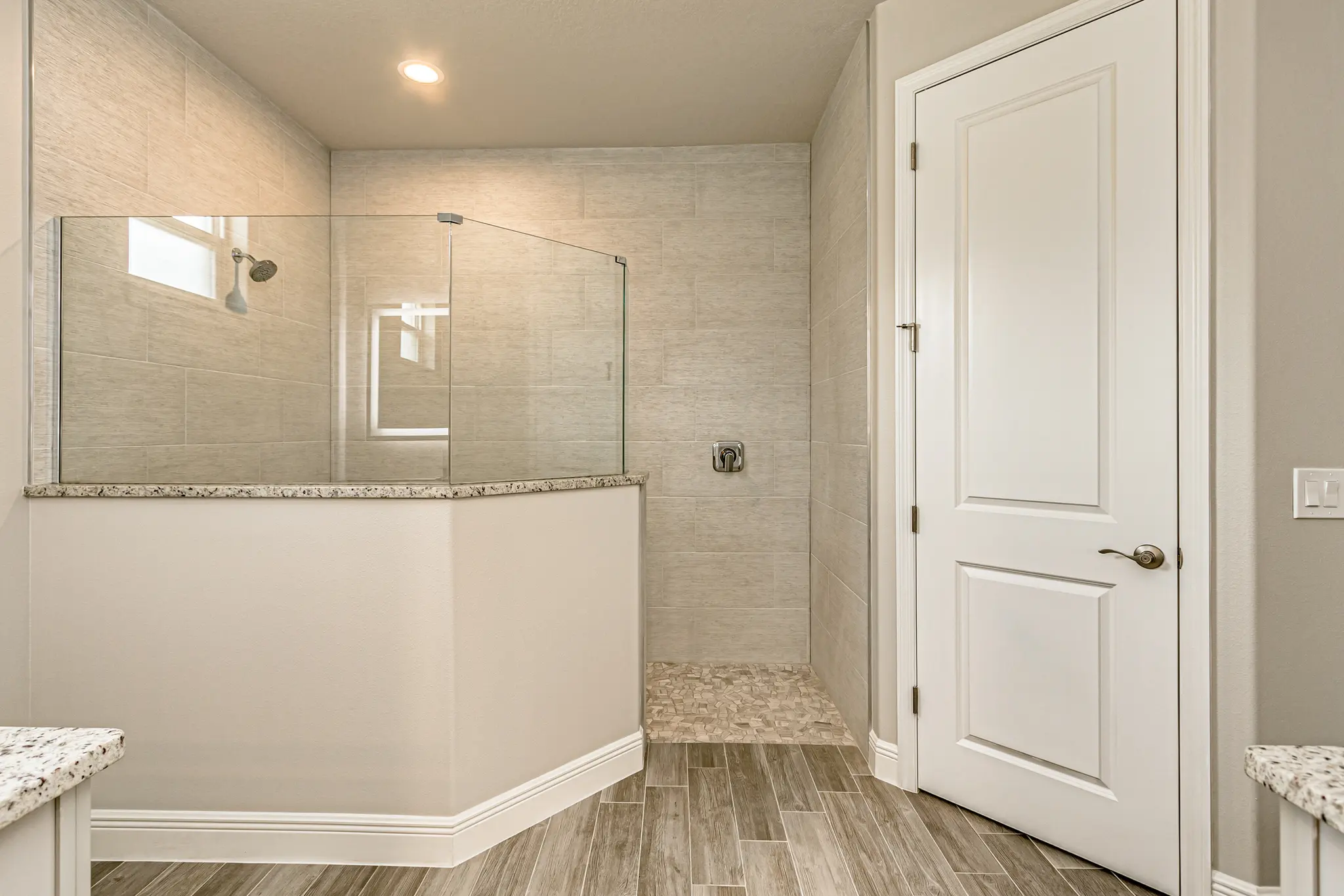 Kaia - Interior Photo 12