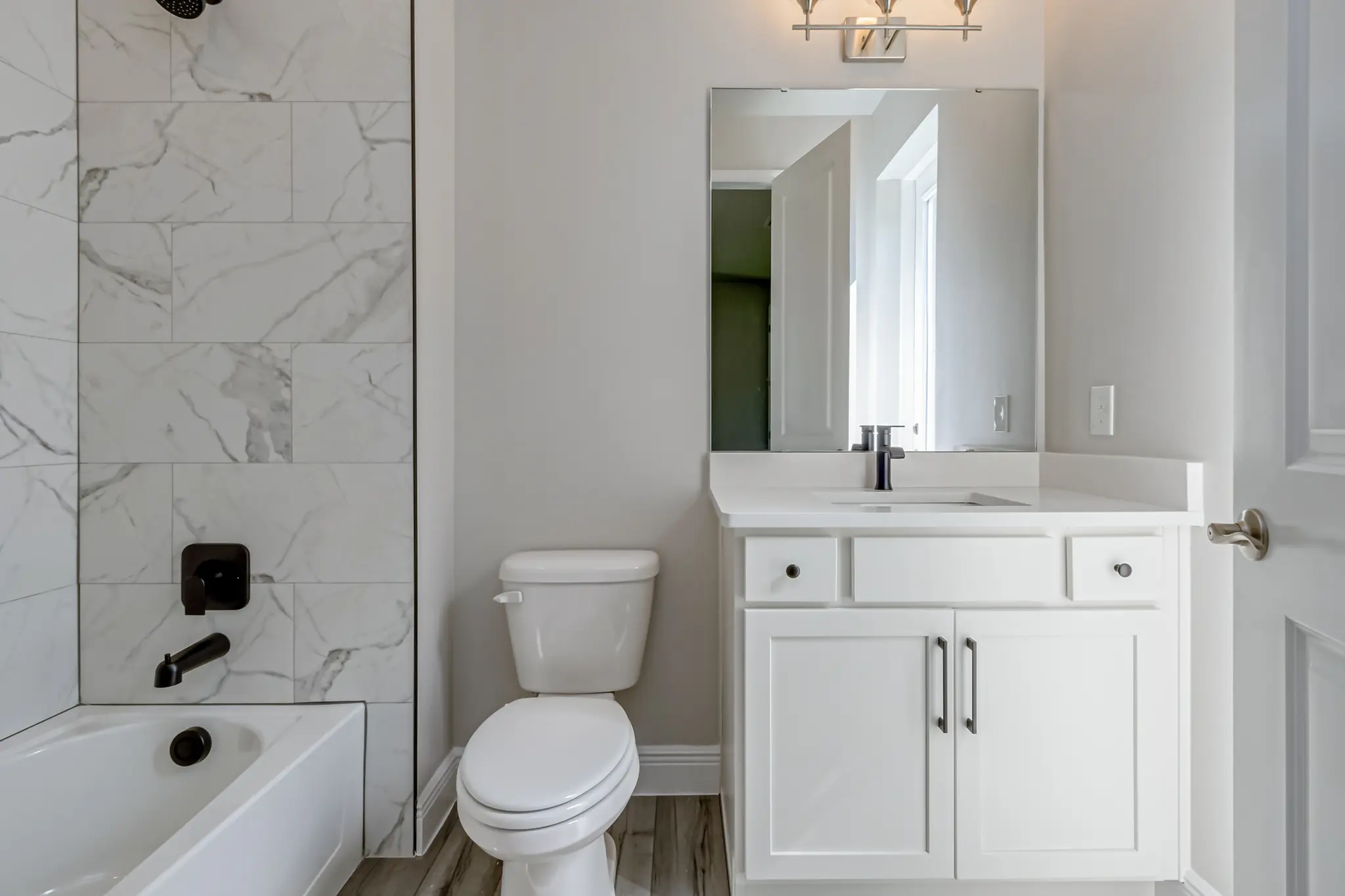 Lillian - Interior Photo 10