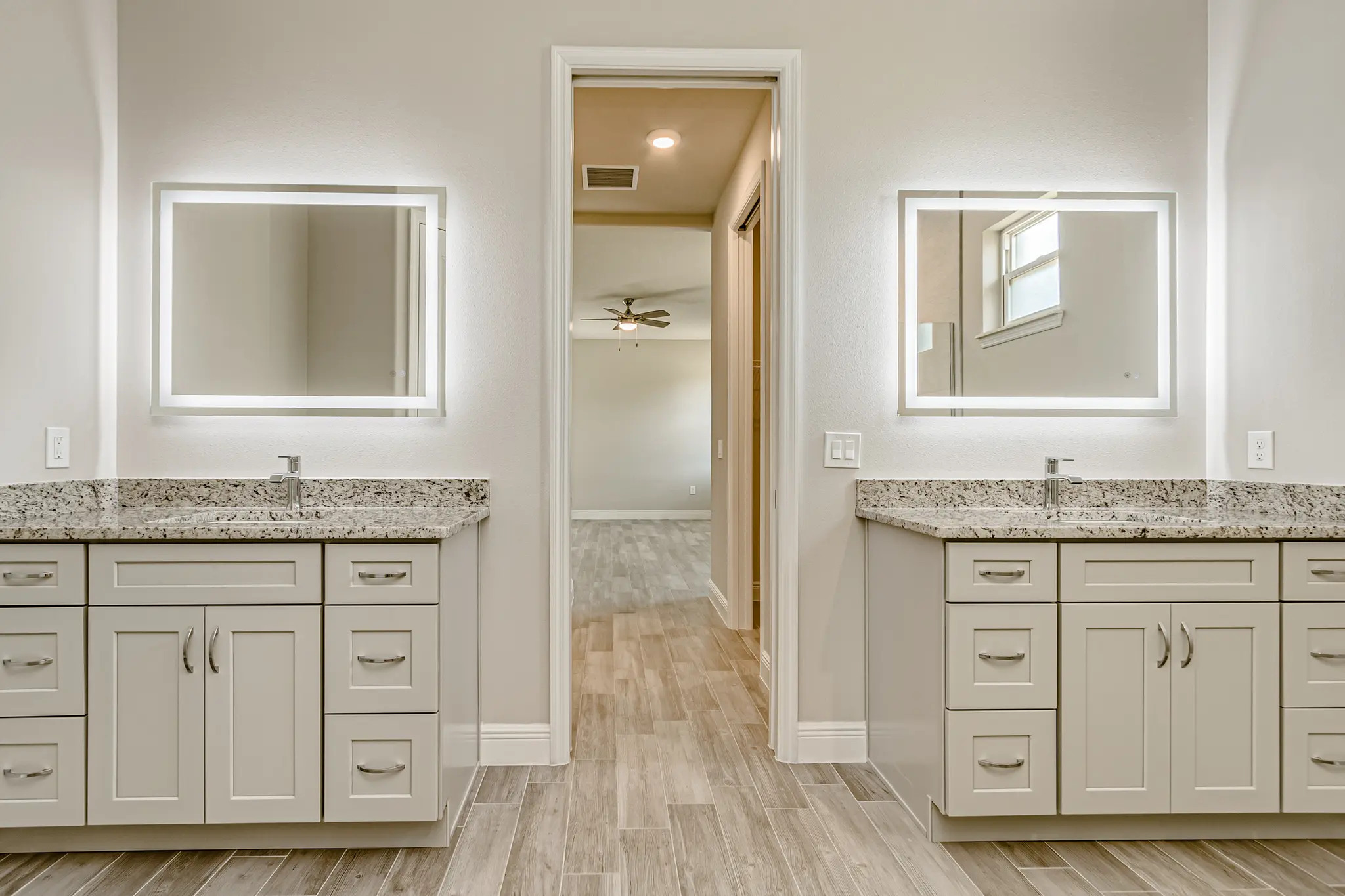 Kaia - Interior Photo 11