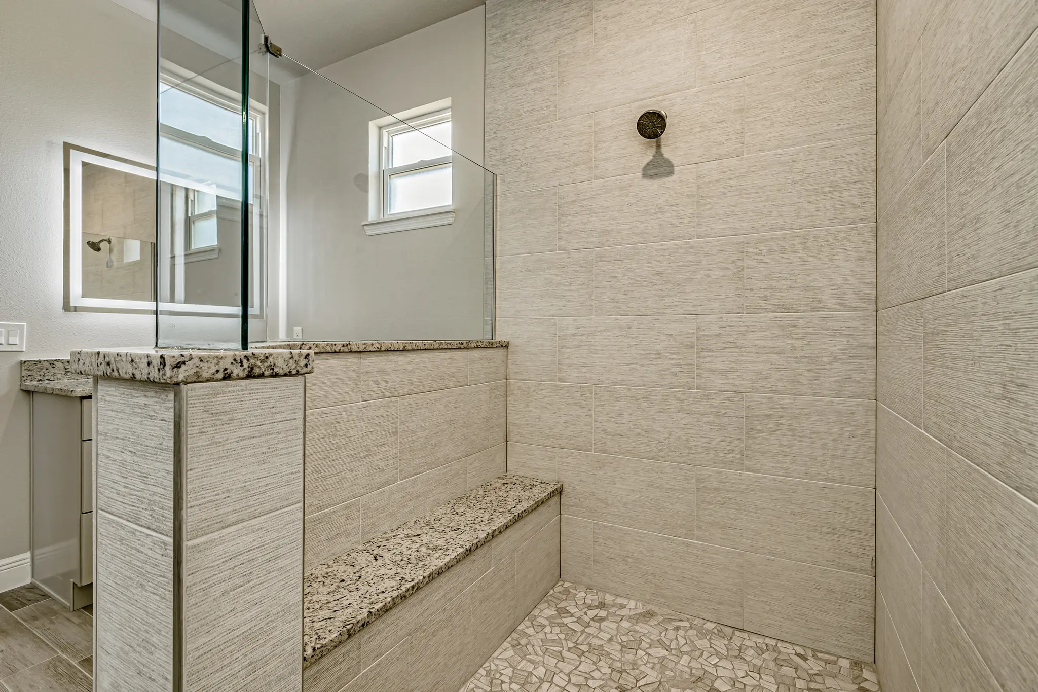 Kaia - Interior Photo 10