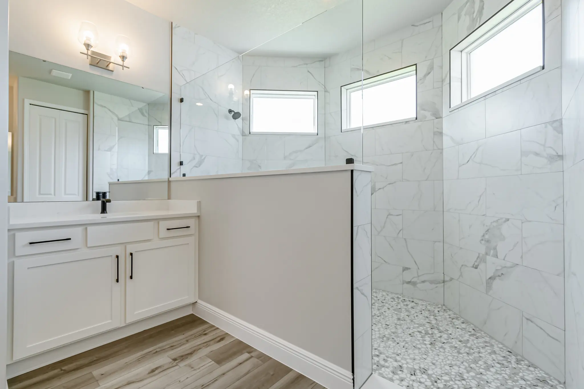 Lillian - Interior Photo 6