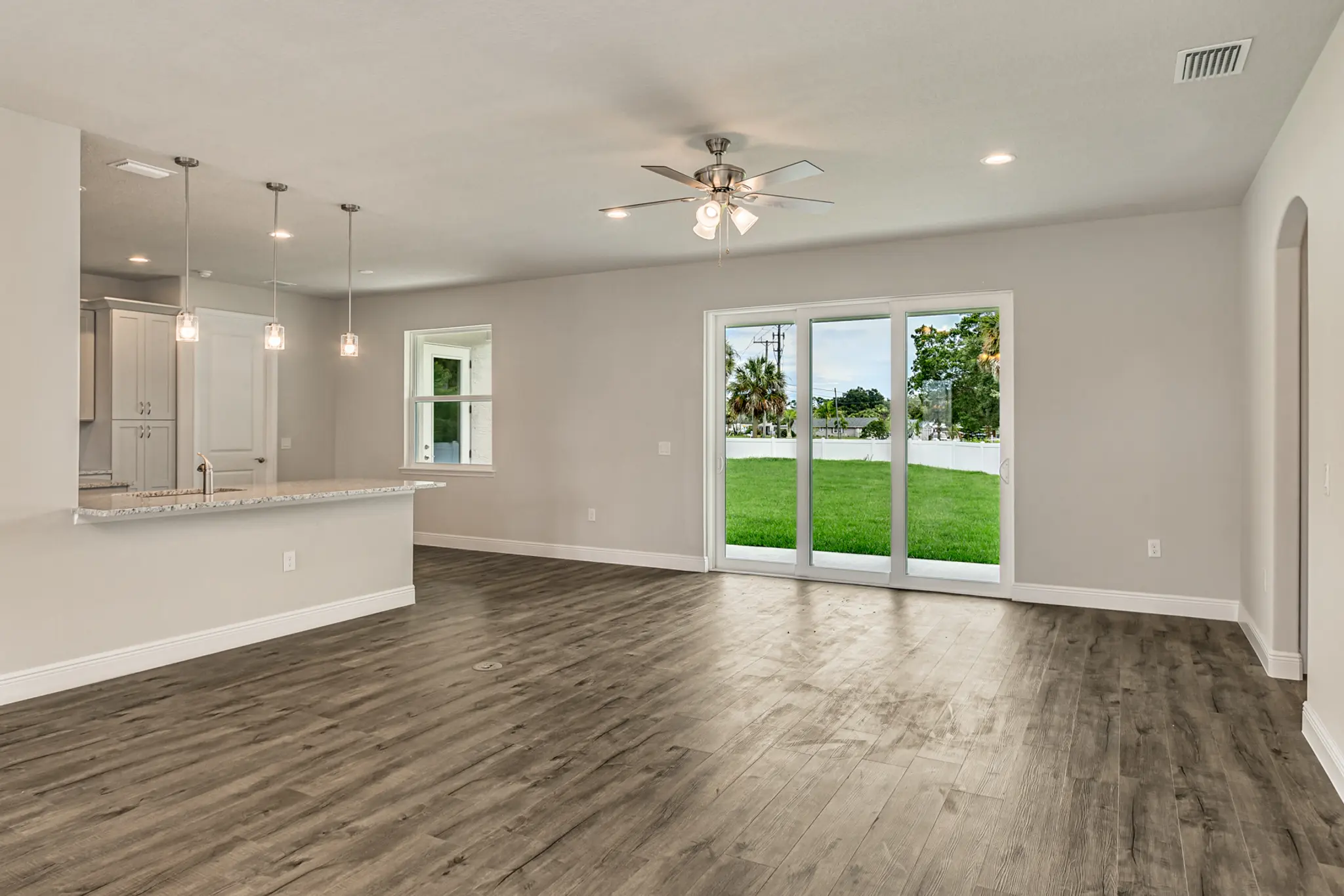 Batavia Three Car - Interior Photo 10