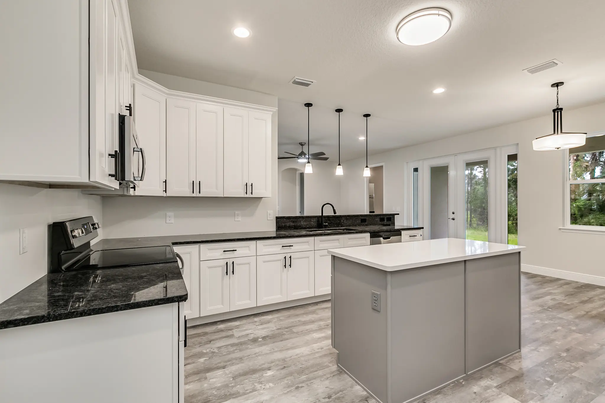 Batavia Two Car - Interior Photo 9