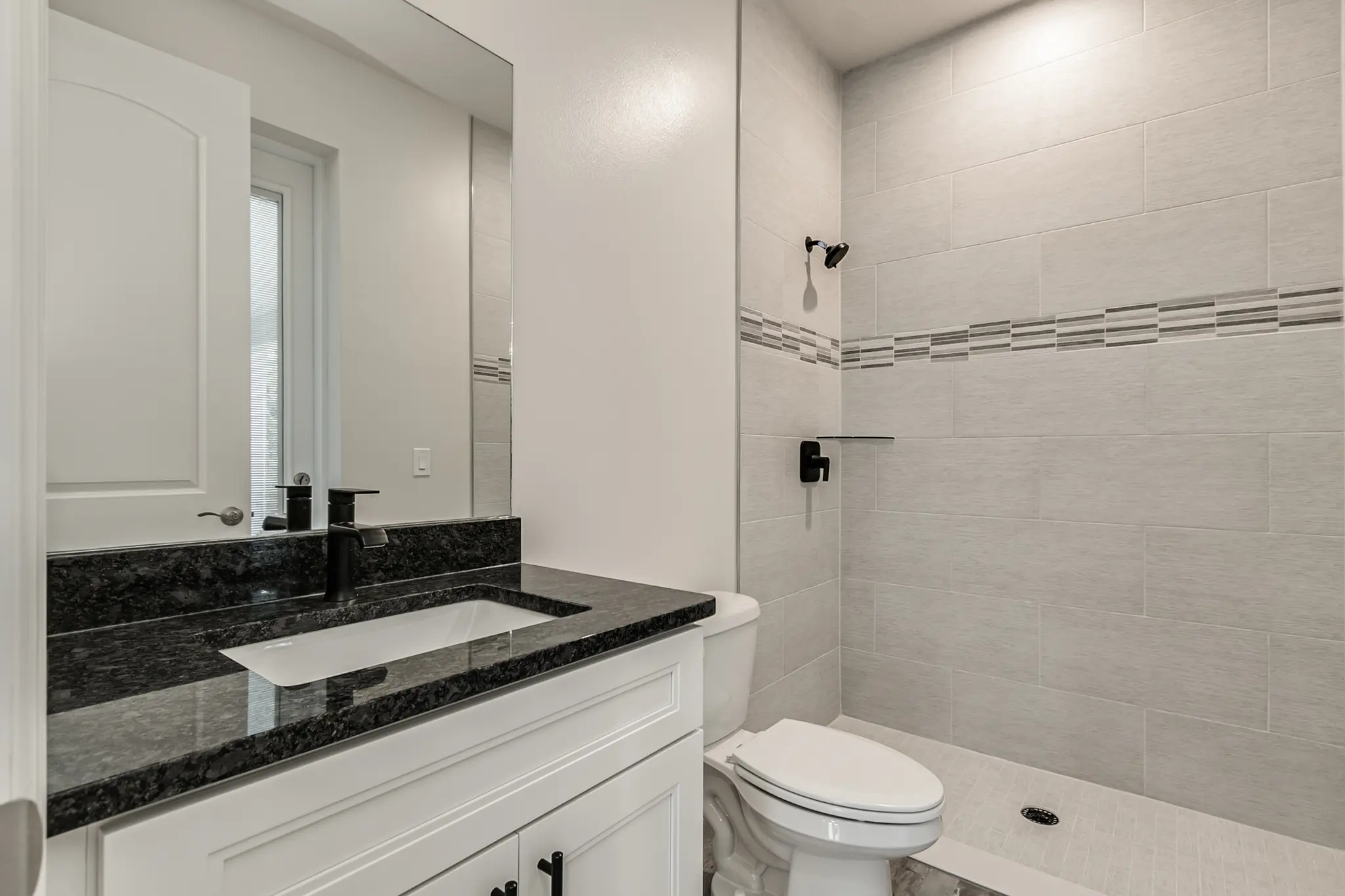 Batavia Three Car - Interior Photo 6