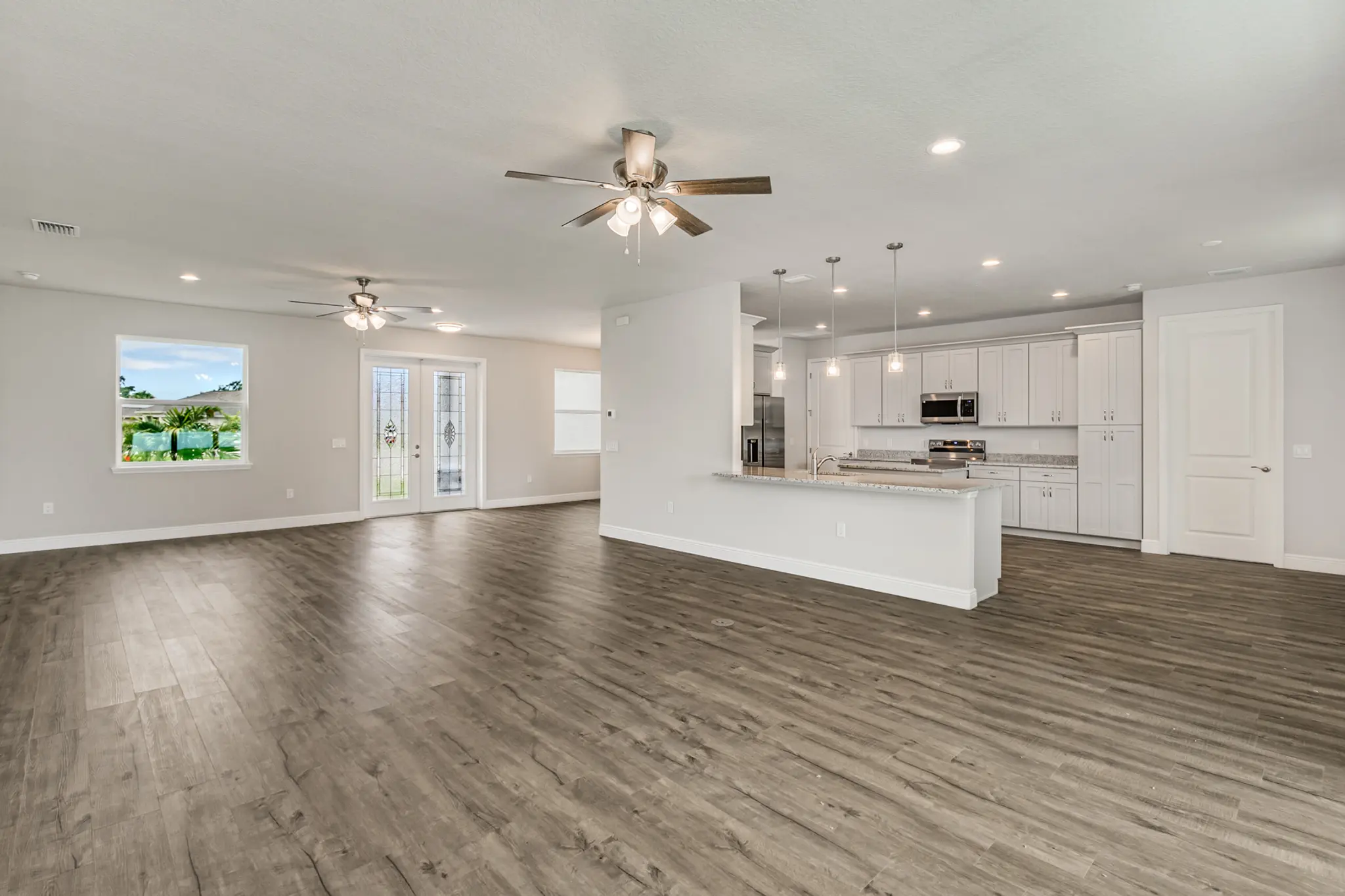 Batavia Two Car - Interior Photo 6