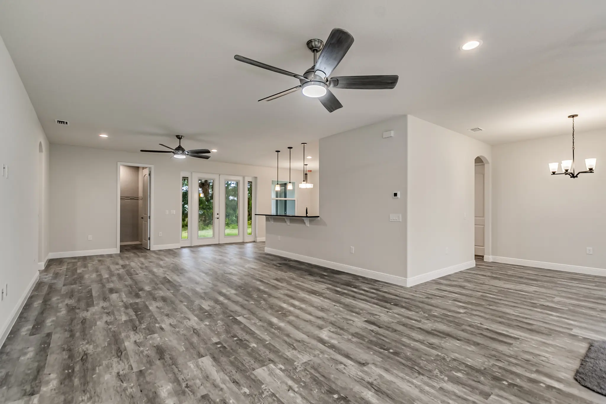 Batavia Two Car - Interior Photo 3