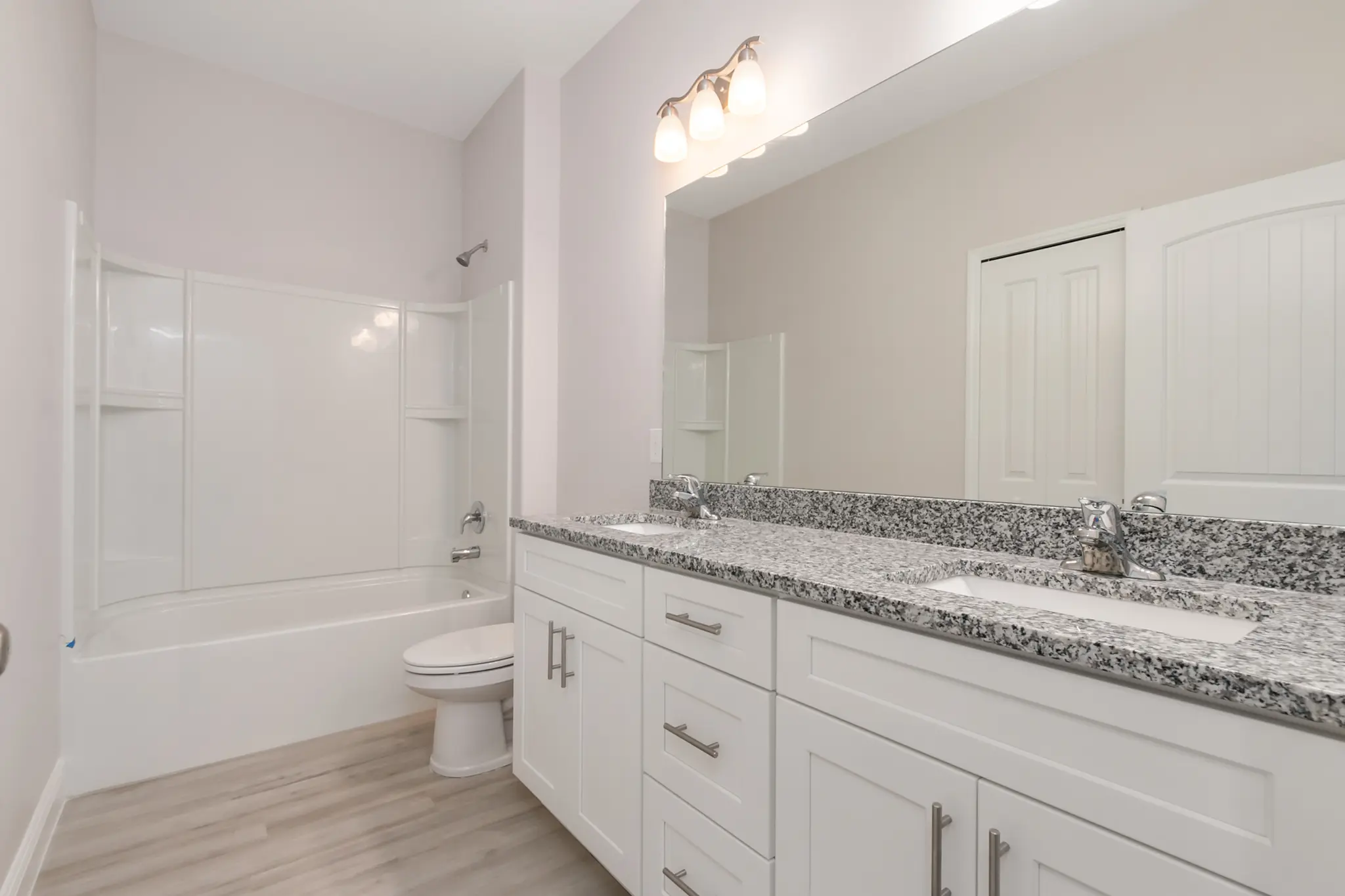 Willow - Interior Photo 16