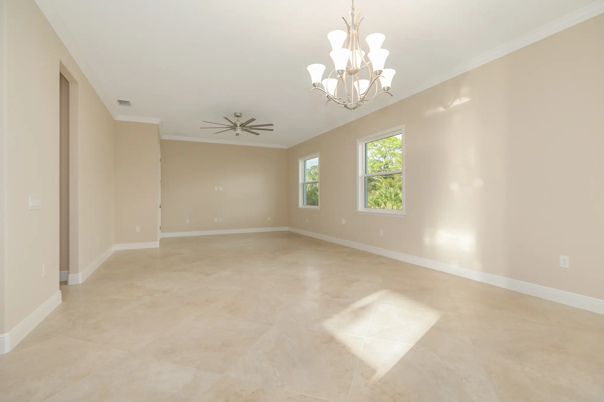 Wellington - Interior Photo 12