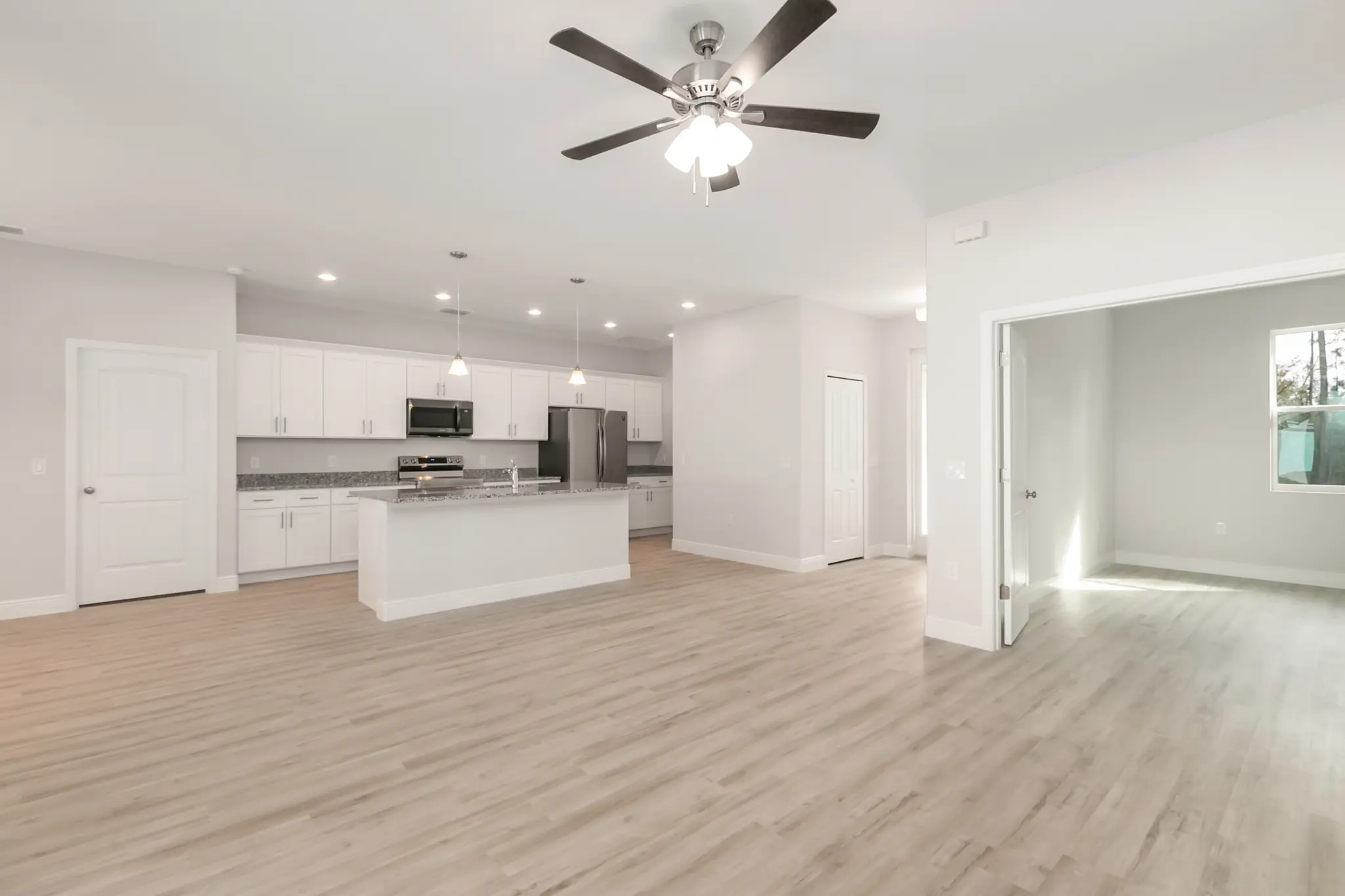 Willow - Interior Photo 11