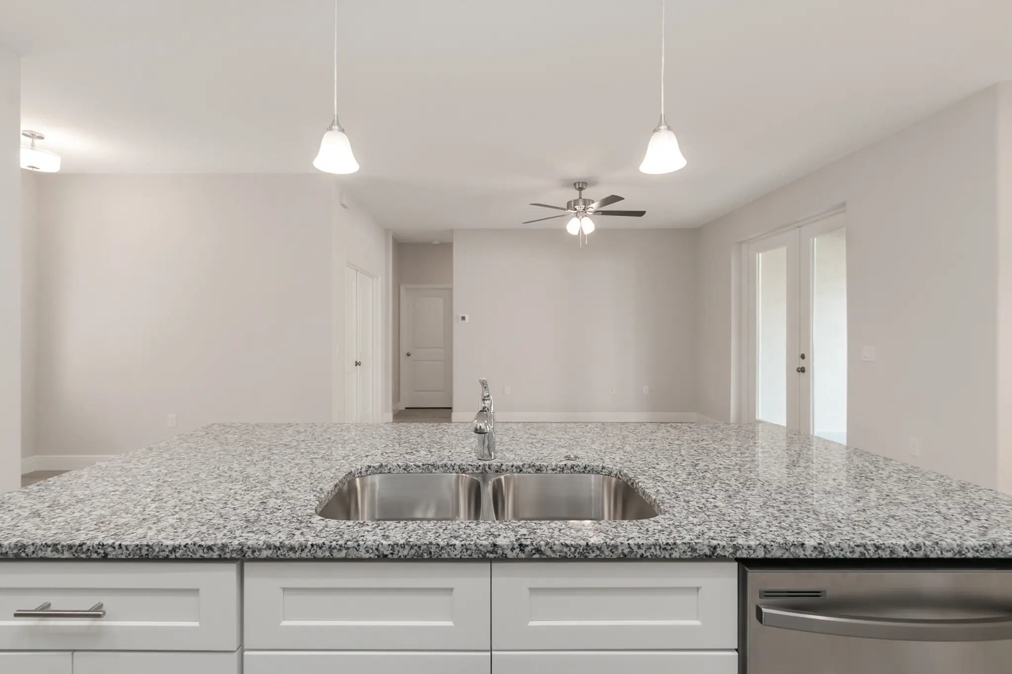 Willow - Interior Photo 10