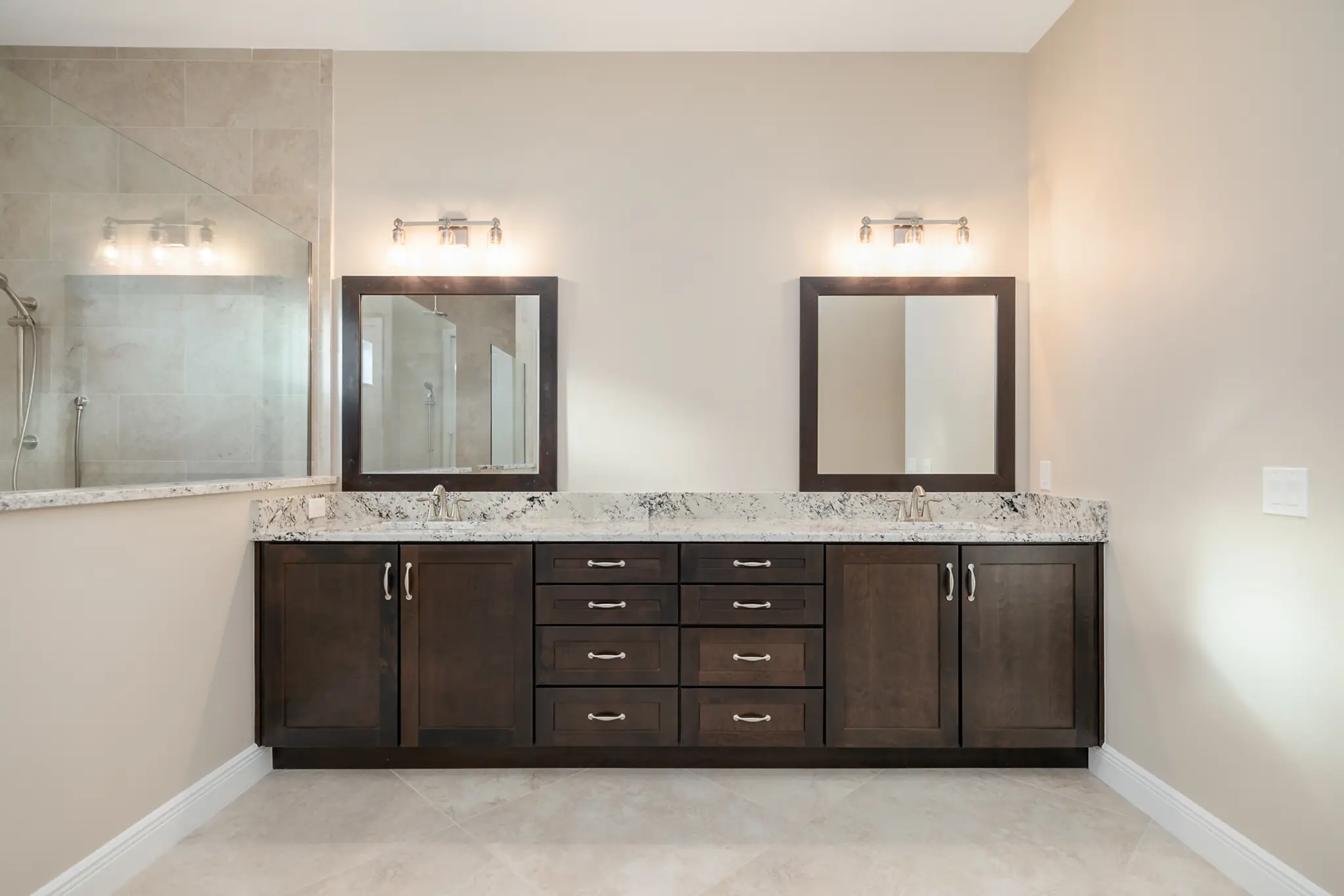 Wellington - Interior Photo 5