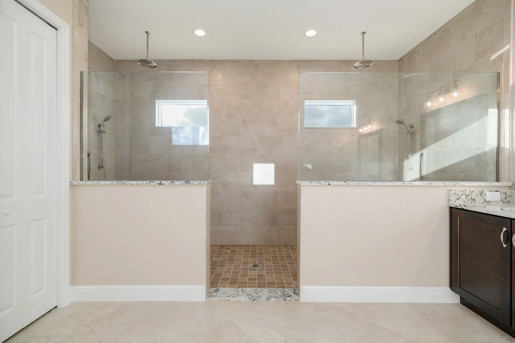 Wellington - Interior Photo 4