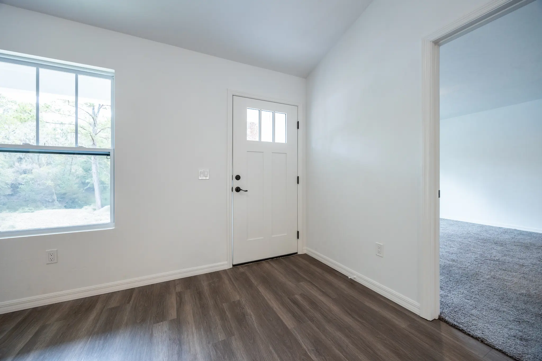 Newport - Interior Photo 12