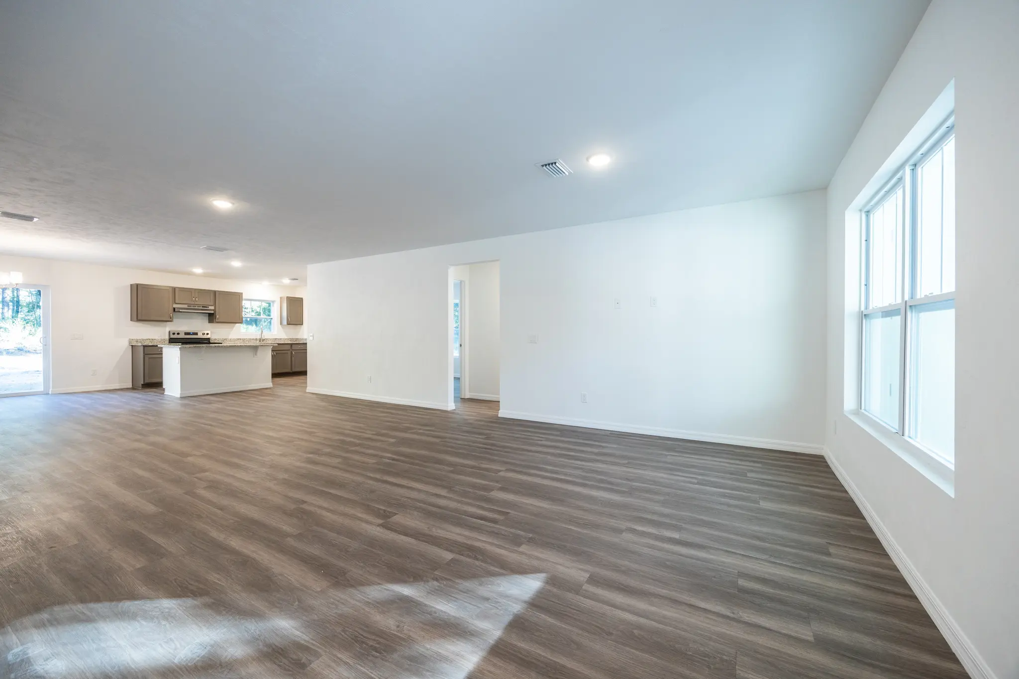 Litchfield - Interior Photo 7
