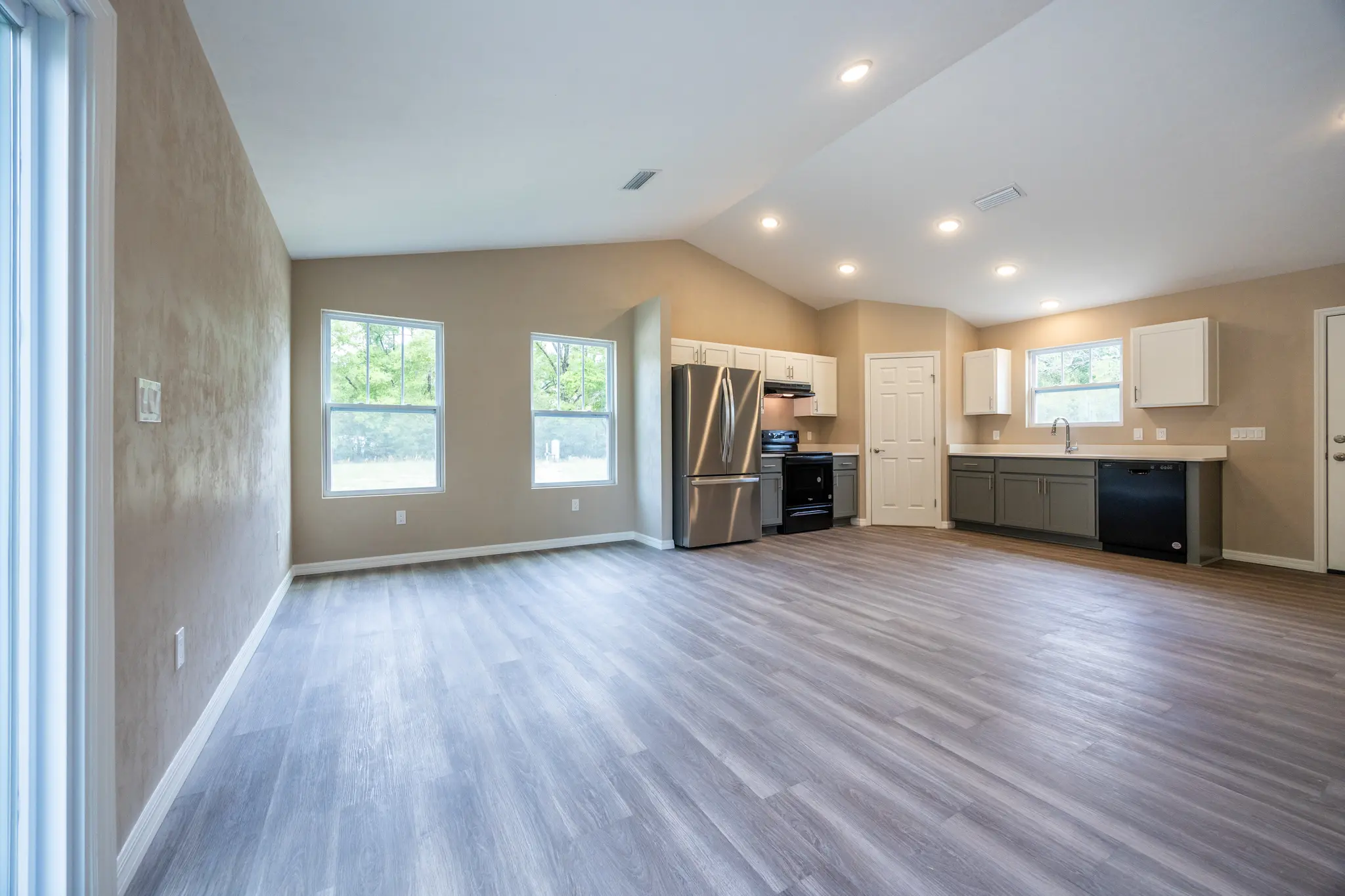 Suwannee - Interior Photo 4