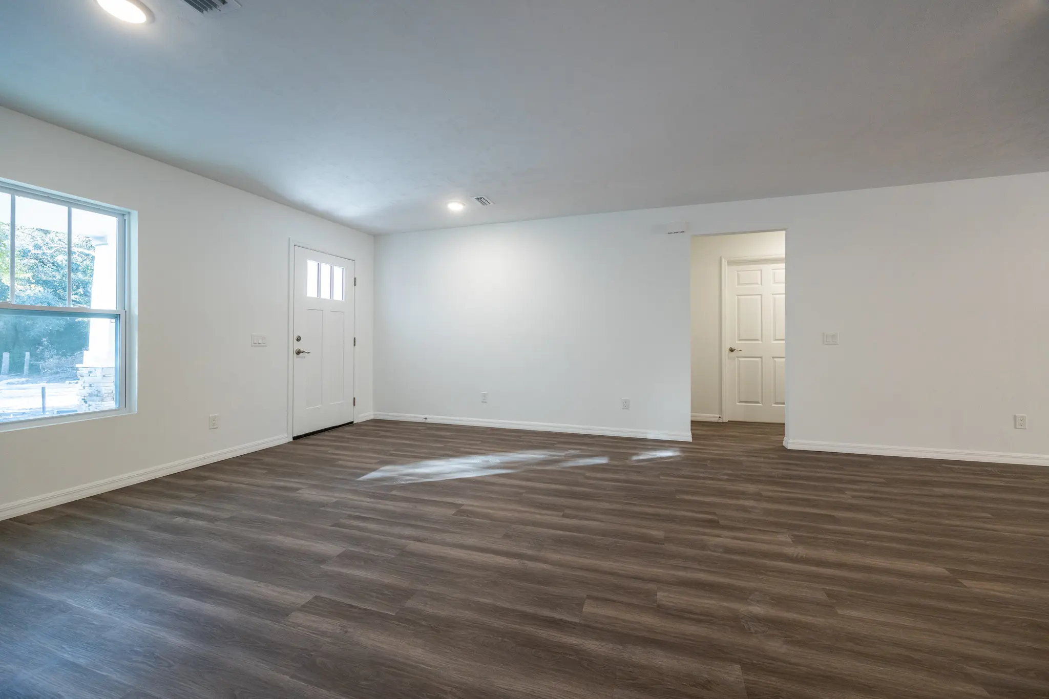 Litchfield - Interior Photo 8