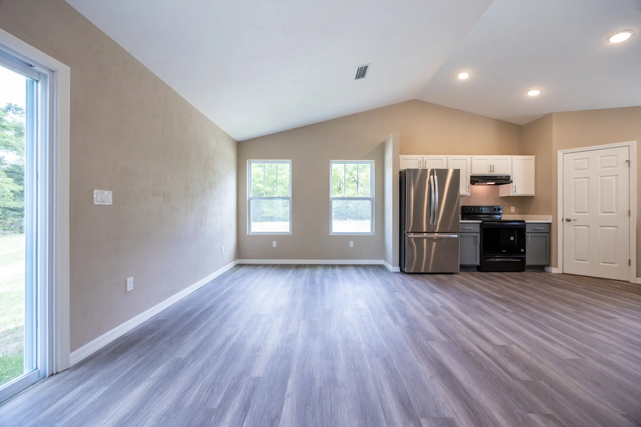 Suwannee - Interior Photo 5