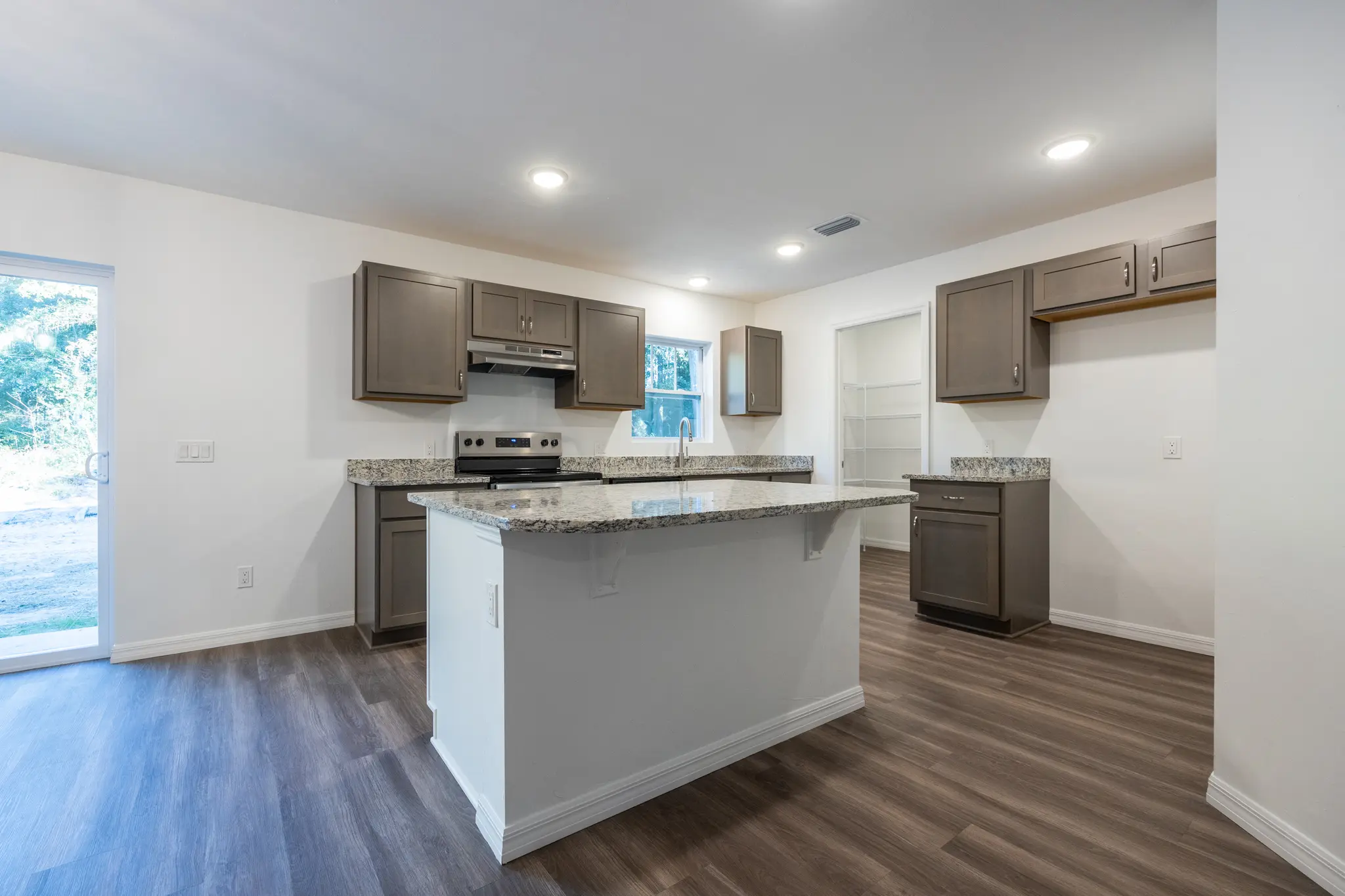 Litchfield - Interior Photo 14