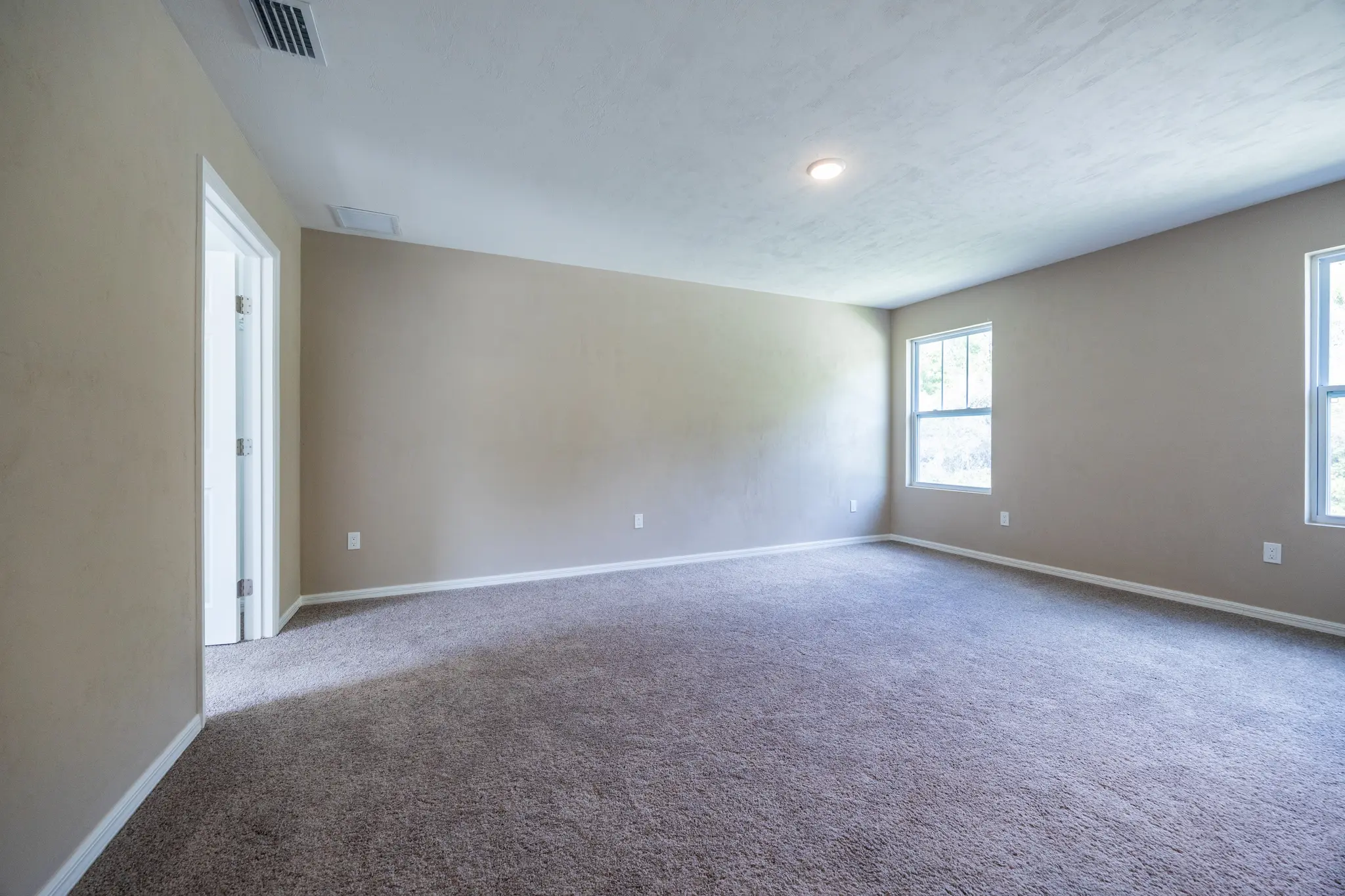 Suwannee - Interior Photo 10
