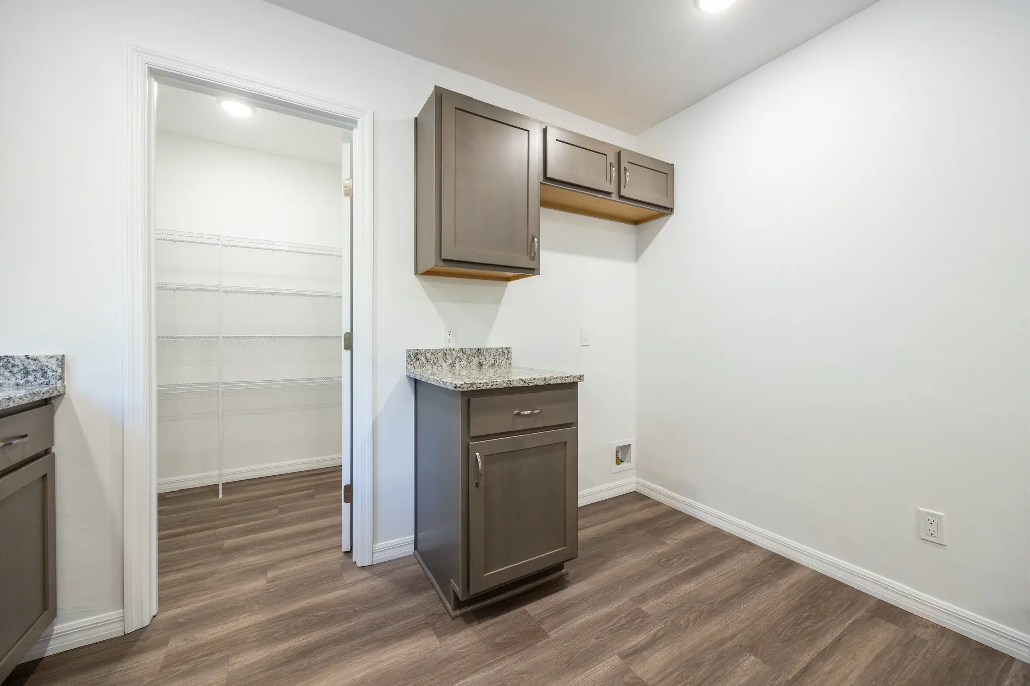 Litchfield - Interior Photo 16