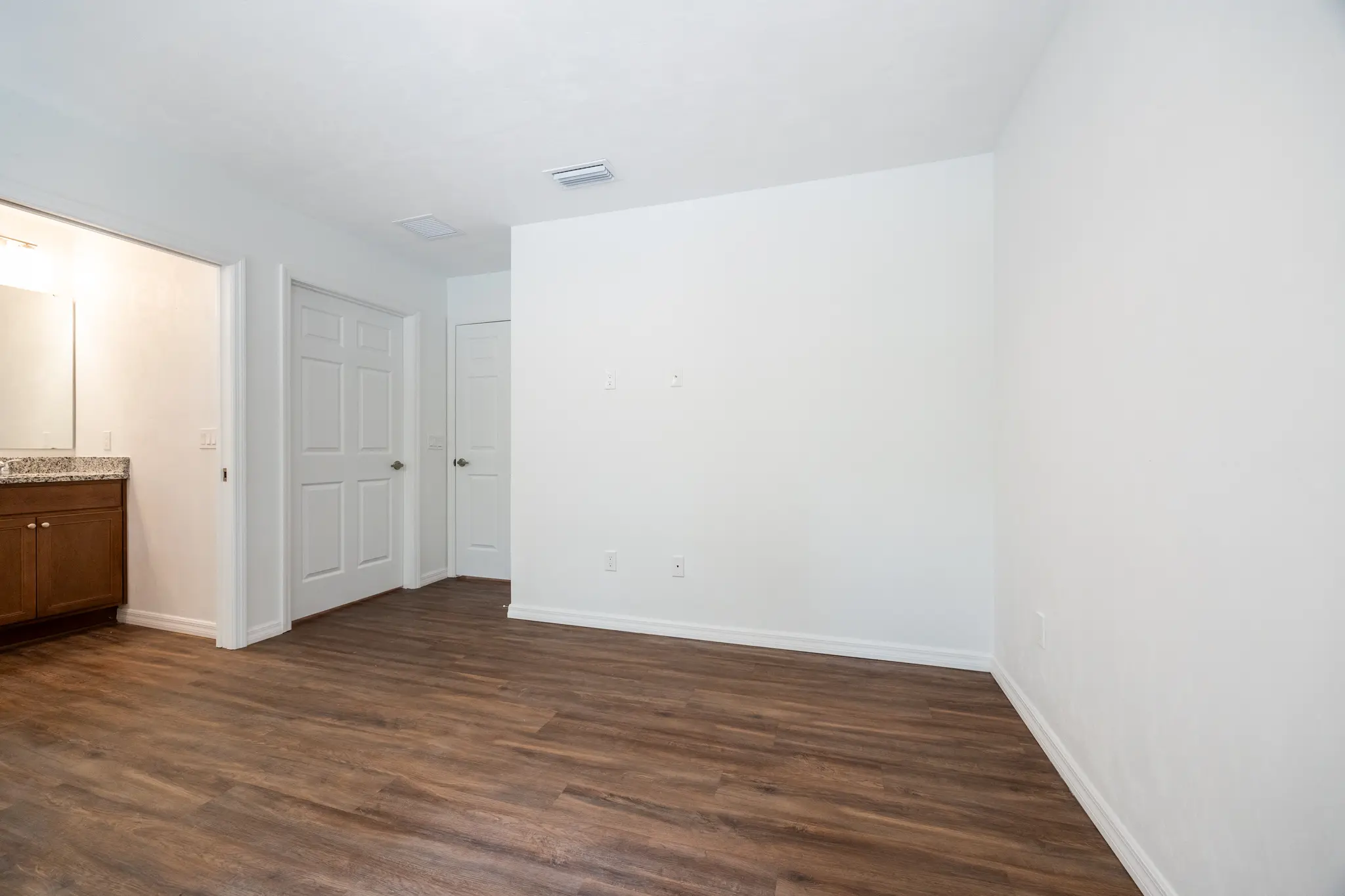 Aspen - Interior Photo 7