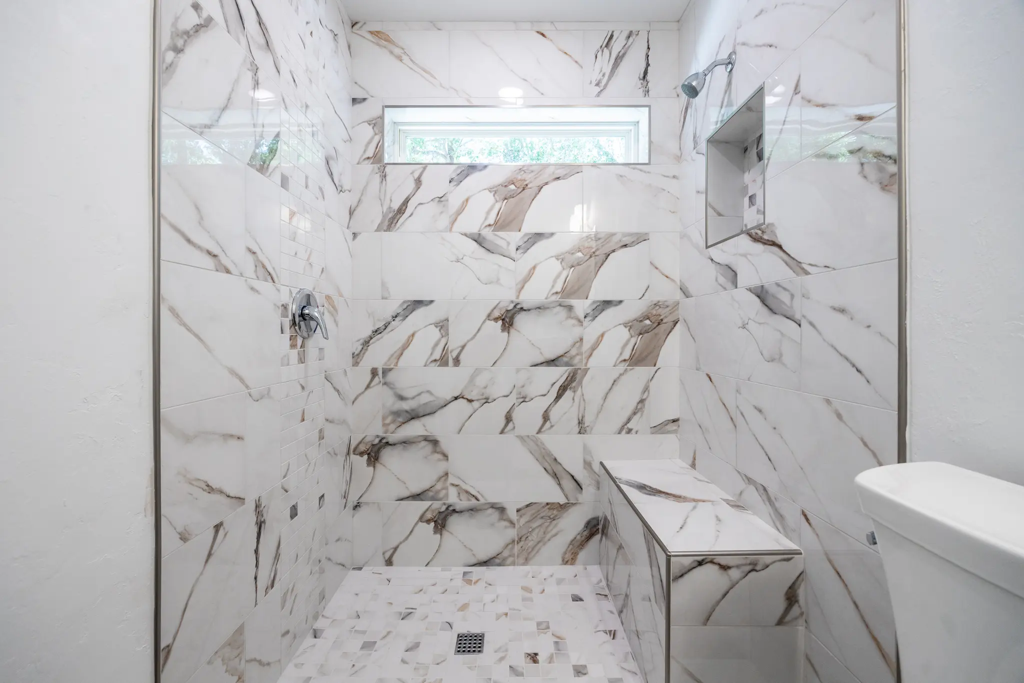 Aspen - Interior Photo 3