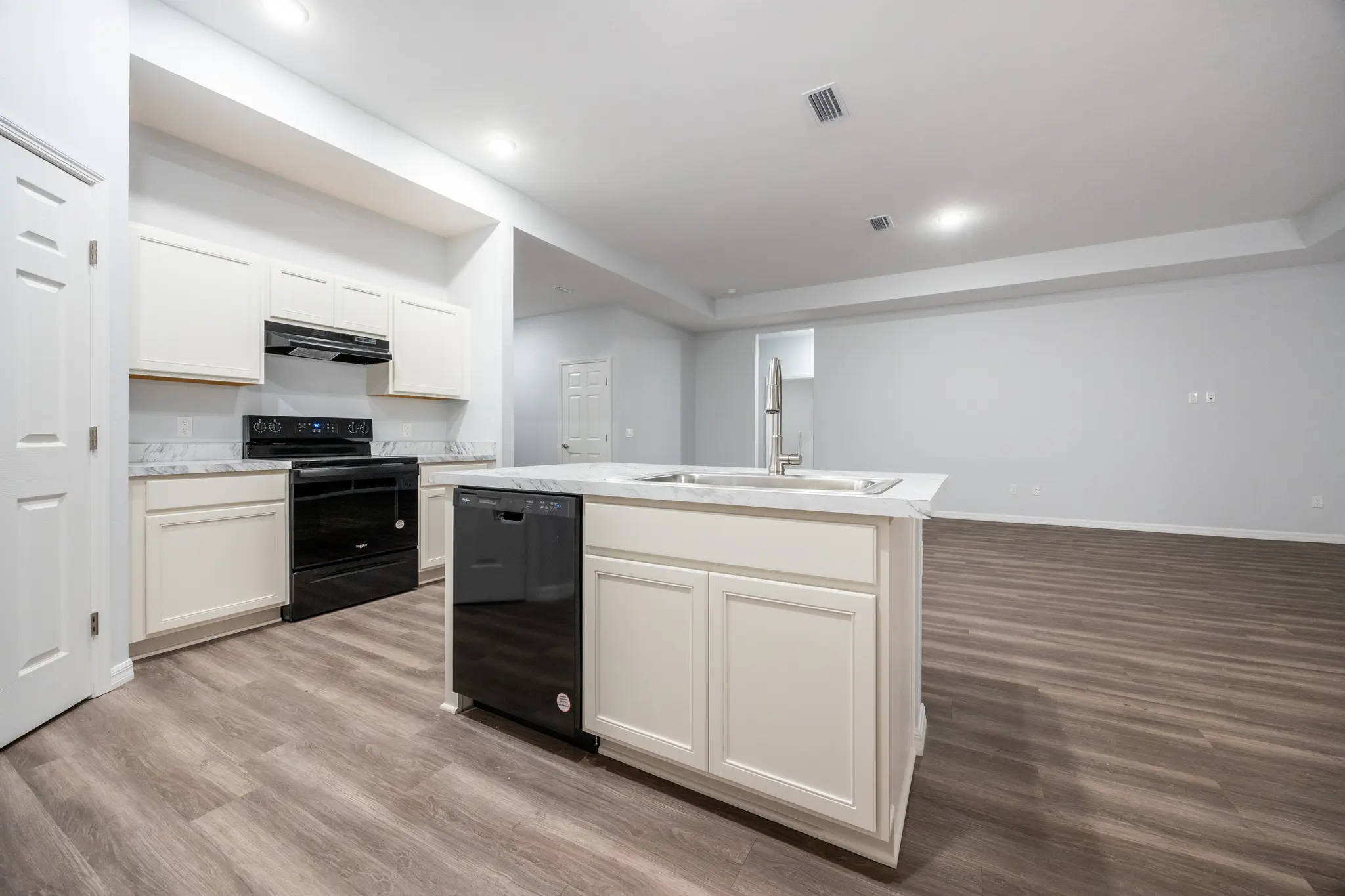 Inglewood - Interior Photo 10