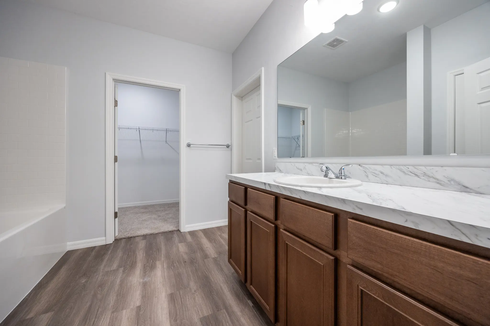Inglewood - Interior Photo 12