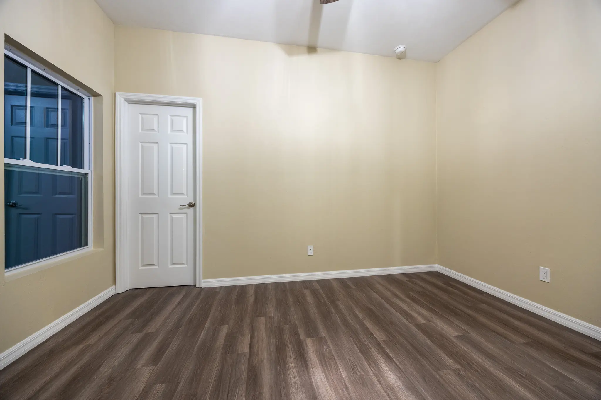 Brunswick - Interior Photo 7